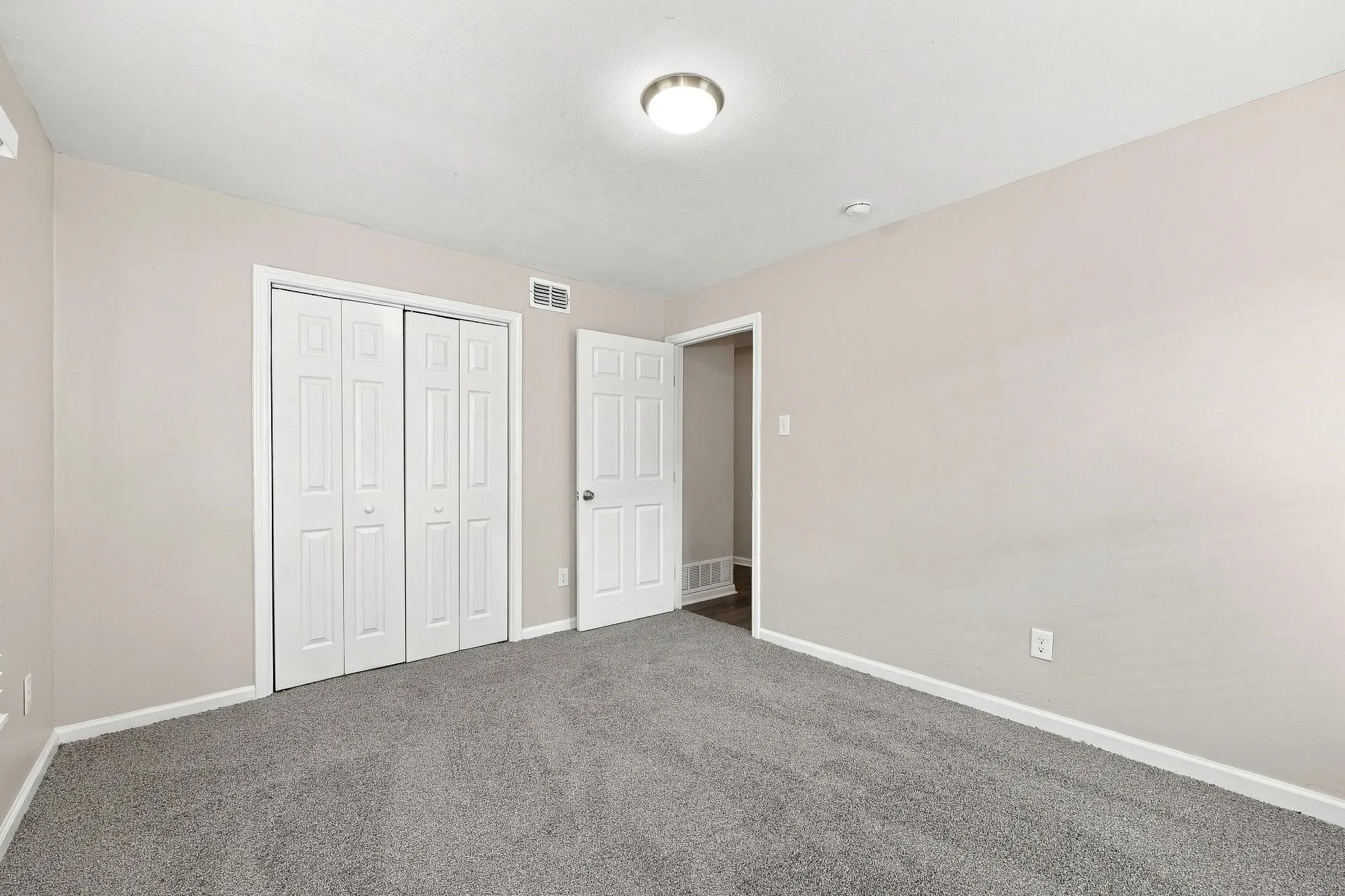 Single Family Residence For Sale in Dallas County , 2118 Bergstrom Drive, Dallas, Texas 75227, 3 Bedroom, 2 Bathroom, 1 Garage spaces, 1,135 Sqft, built in 1953, mls#21411860, Real Estate Agent in Dallas, Homes For Sale in Dallas county, Homes For Sale in Dallas, Realtor in Dallas Texas, Real Estate Brokerage Independent Realty Texas, Luminita Cordes Realtor