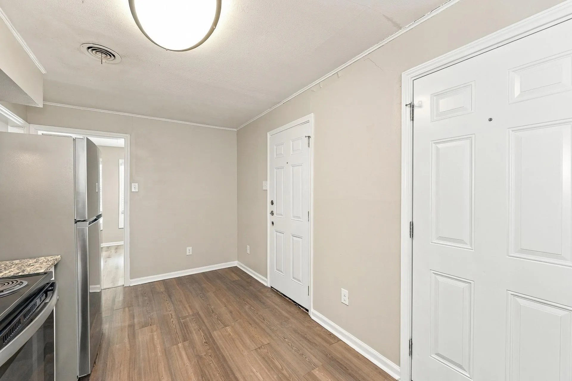 Single Family Residence For Sale in Dallas County , 2118 Bergstrom Drive, Dallas, Texas 75227, 3 Bedroom, 2 Bathroom, 1 Garage spaces, 1,135 Sqft, built in 1953, mls#21411860, Real Estate Agent in Dallas, Homes For Sale in Dallas county, Homes For Sale in Dallas, Realtor in Dallas Texas, Real Estate Brokerage Independent Realty Texas, Luminita Cordes Realtor