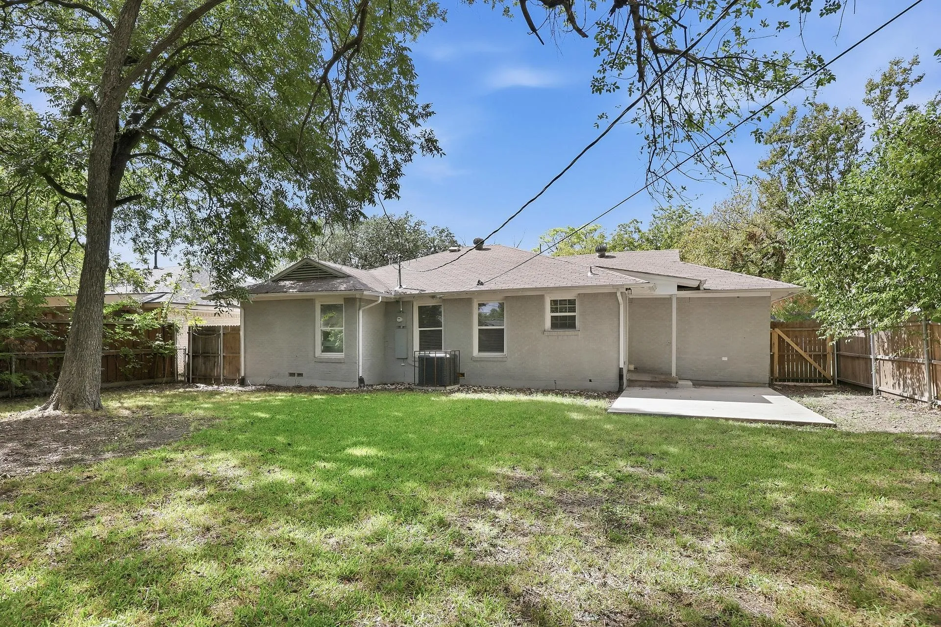 Single Family Residence For Sale in Dallas County , 2118 Bergstrom Drive, Dallas, Texas 75227, 3 Bedroom, 2 Bathroom, 1 Garage spaces, 1,135 Sqft, built in 1953, mls#21411860, Real Estate Agent in Dallas, Homes For Sale in Dallas county, Homes For Sale in Dallas, Realtor in Dallas Texas, Real Estate Brokerage Independent Realty Texas, Luminita Cordes Realtor