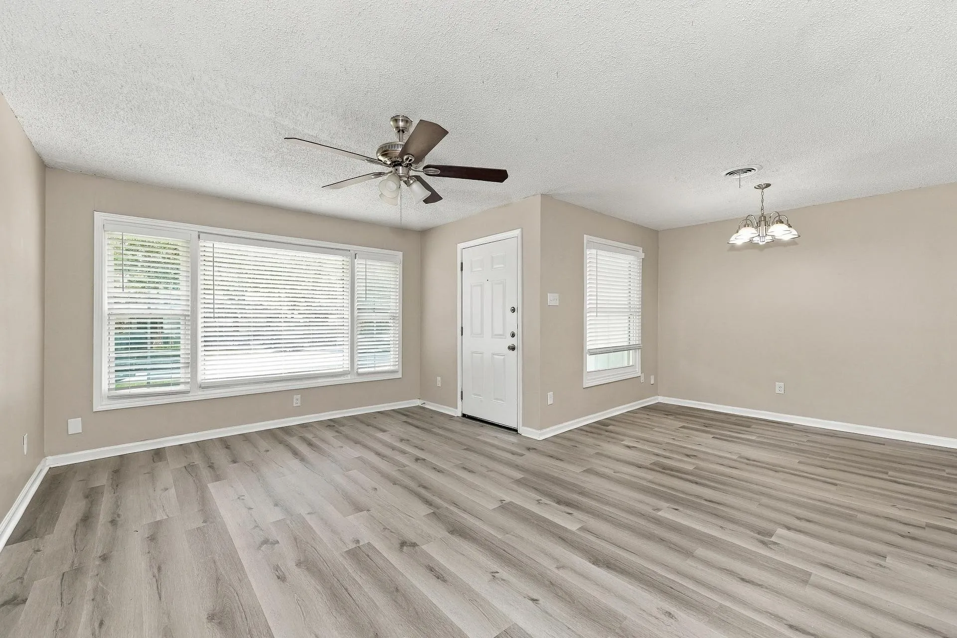 Single Family Residence For Sale in Dallas County , 2118 Bergstrom Drive, Dallas, Texas 75227, 3 Bedroom, 2 Bathroom, 1 Garage spaces, 1,135 Sqft, built in 1953, mls#21411860, Real Estate Agent in Dallas, Homes For Sale in Dallas county, Homes For Sale in Dallas, Realtor in Dallas Texas, Real Estate Brokerage Independent Realty Texas, Luminita Cordes Realtor