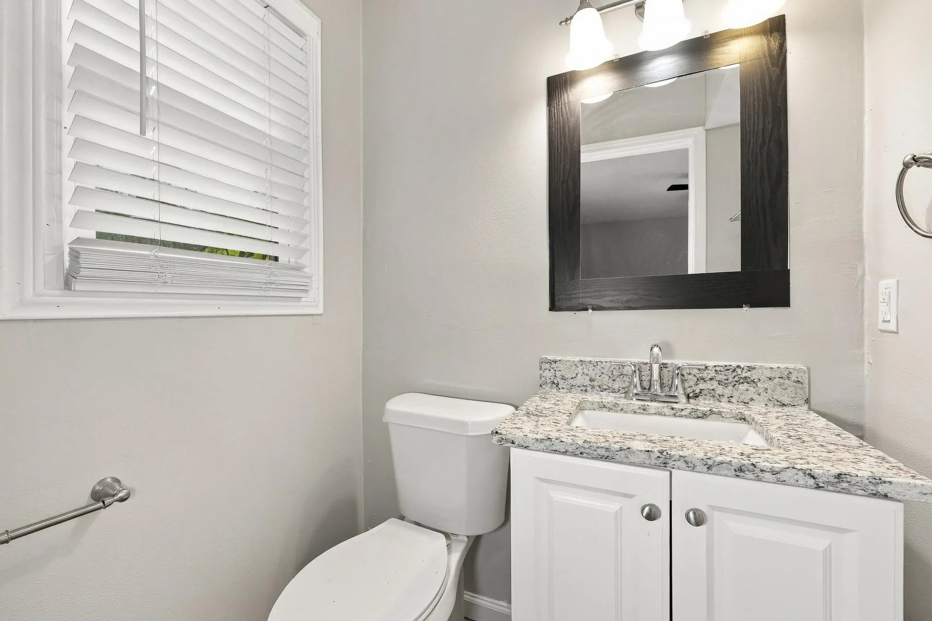 Single Family Residence For Sale in Dallas County , 2118 Bergstrom Drive, Dallas, Texas 75227, 3 Bedroom, 2 Bathroom, 1 Garage spaces, 1,135 Sqft, built in 1953, mls#21411860, Real Estate Agent in Dallas, Homes For Sale in Dallas county, Homes For Sale in Dallas, Realtor in Dallas Texas, Real Estate Brokerage Independent Realty Texas, Luminita Cordes Realtor