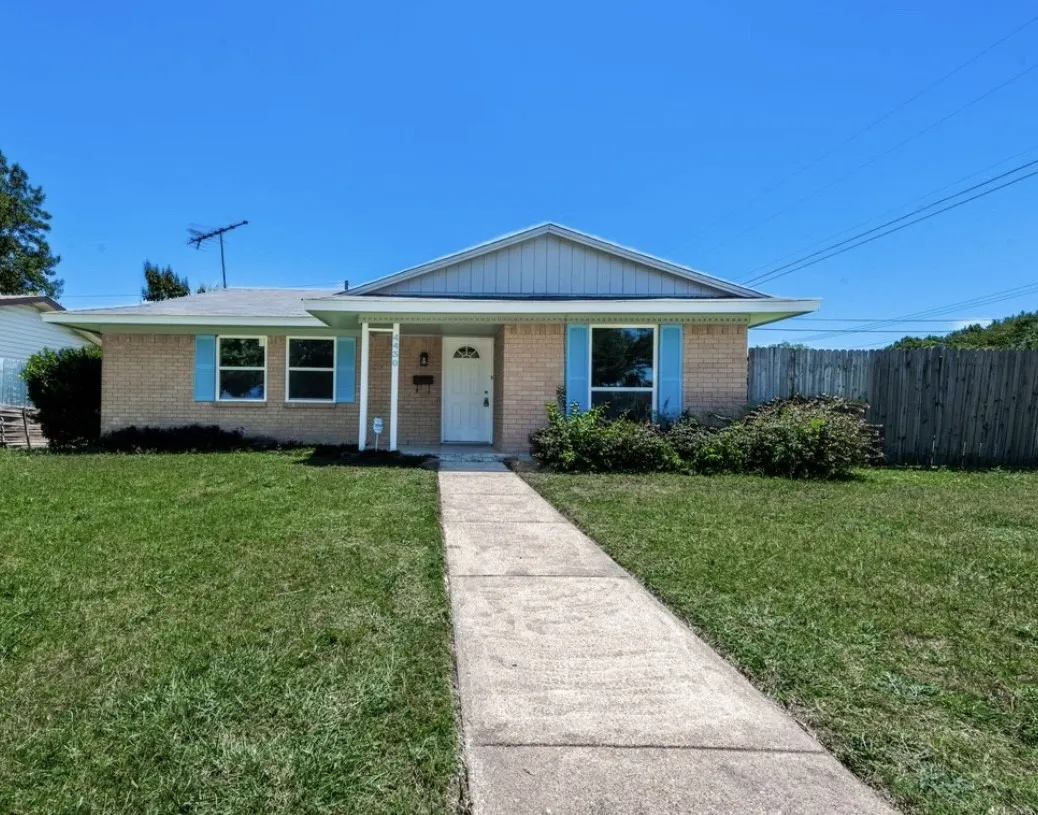Single Family Residence For Rent in Dallas County , 4430 Windsor Drive, Garland, Texas 75042, 3 Bedroom, 2 Bathroom, 2 Garage spaces, 1,220 Sqft, built in 1966, mls#21412165, Real Estate Agent in Garland, Homes For Rent in Dallas county, Homes For Rent in Garland, Realtor in Garland Texas, Real Estate Brokerage Independent Realty Texas, Luminita Cordes Realtor