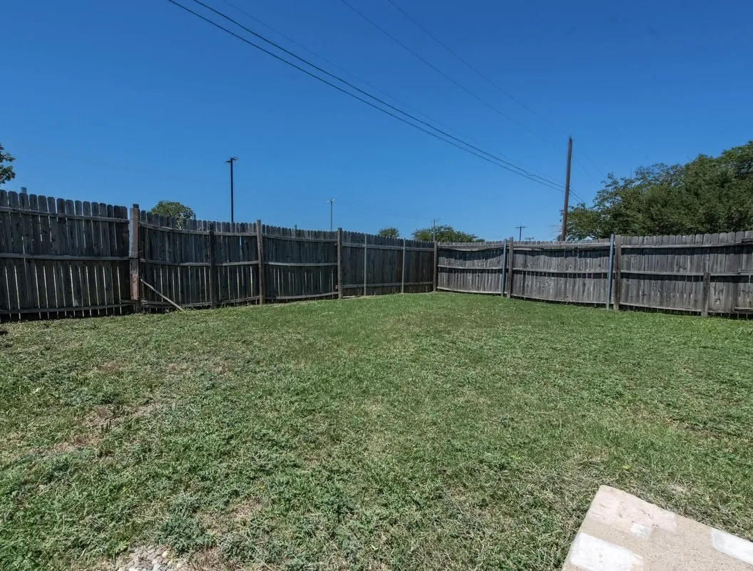 Single Family Residence For Rent in Dallas County , 4430 Windsor Drive, Garland, Texas 75042, 3 Bedroom, 2 Bathroom, 2 Garage spaces, 1,220 Sqft, built in 1966, mls#21412165, Real Estate Agent in Garland, Homes For Rent in Dallas county, Homes For Rent in Garland, Realtor in Garland Texas, Real Estate Brokerage Independent Realty Texas, Luminita Cordes Realtor