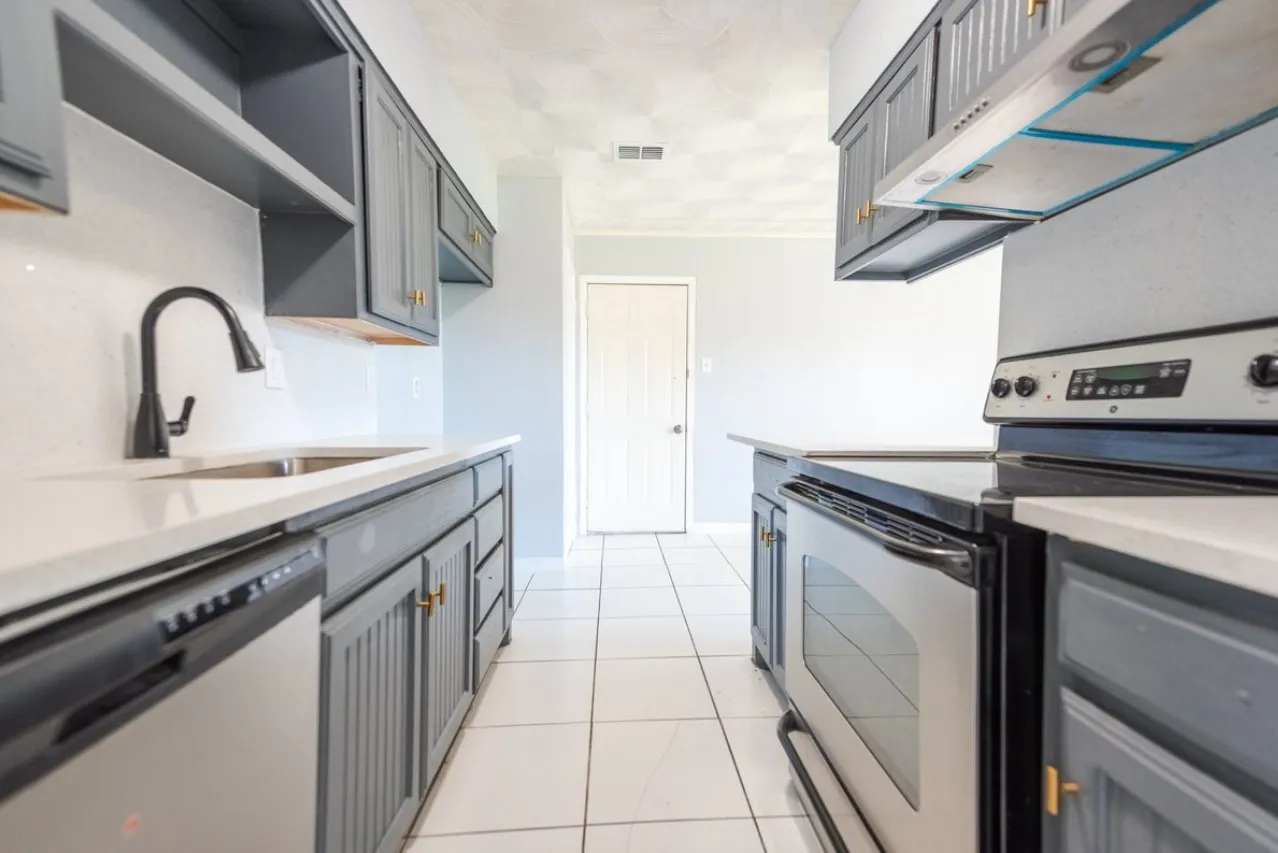 Single Family Residence For Rent in Dallas County , 4430 Windsor Drive, Garland, Texas 75042, 3 Bedroom, 2 Bathroom, 2 Garage spaces, 1,220 Sqft, built in 1966, mls#21412165, Real Estate Agent in Garland, Homes For Rent in Dallas county, Homes For Rent in Garland, Realtor in Garland Texas, Real Estate Brokerage Independent Realty Texas, Luminita Cordes Realtor