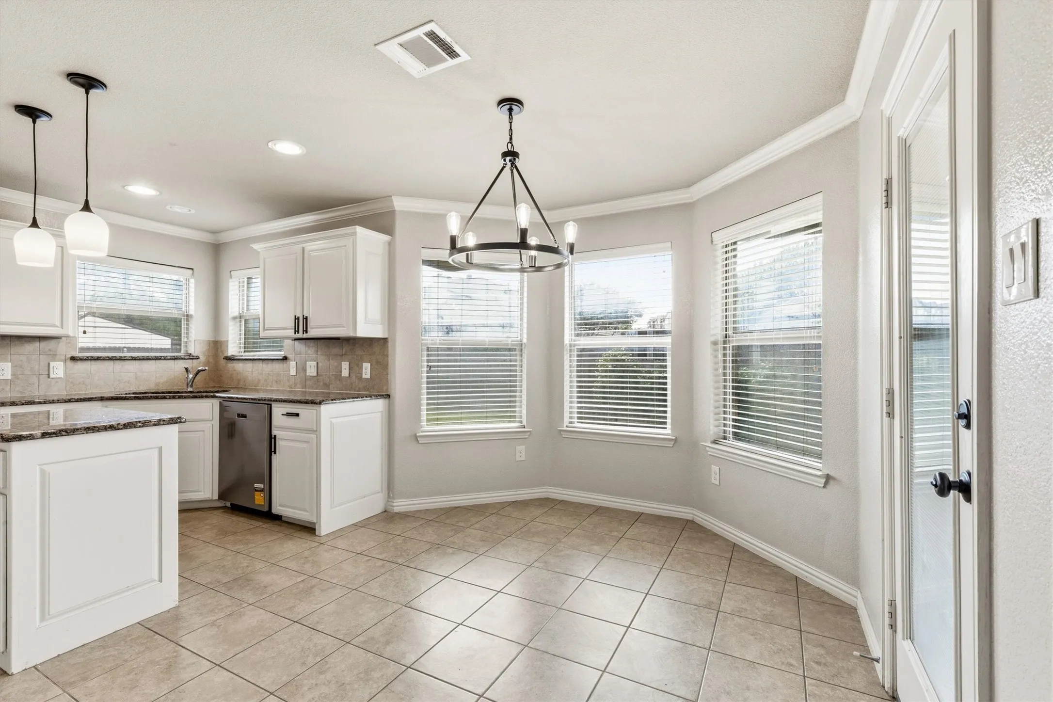 Single Family Residence For Sale in Parker County , 2122 Valley Drive, Weatherford, Texas 76087, 4 Bedroom, 2 Bathroom, 2 Garage spaces, 1,848 Sqft, built in 2016, mls#21409999, Real Estate Agent in Weatherford, Homes For Sale in Parker county, Homes For Sale in Weatherford, Realtor in Weatherford Texas, Real Estate Brokerage Independent Realty Texas, Luminita Cordes Realtor