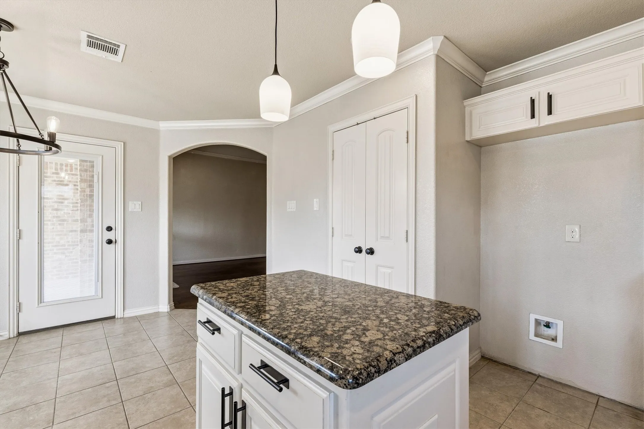Single Family Residence For Sale in Parker County , 2122 Valley Drive, Weatherford, Texas 76087, 4 Bedroom, 2 Bathroom, 2 Garage spaces, 1,848 Sqft, built in 2016, mls#21409999, Real Estate Agent in Weatherford, Homes For Sale in Parker county, Homes For Sale in Weatherford, Realtor in Weatherford Texas, Real Estate Brokerage Independent Realty Texas, Luminita Cordes Realtor