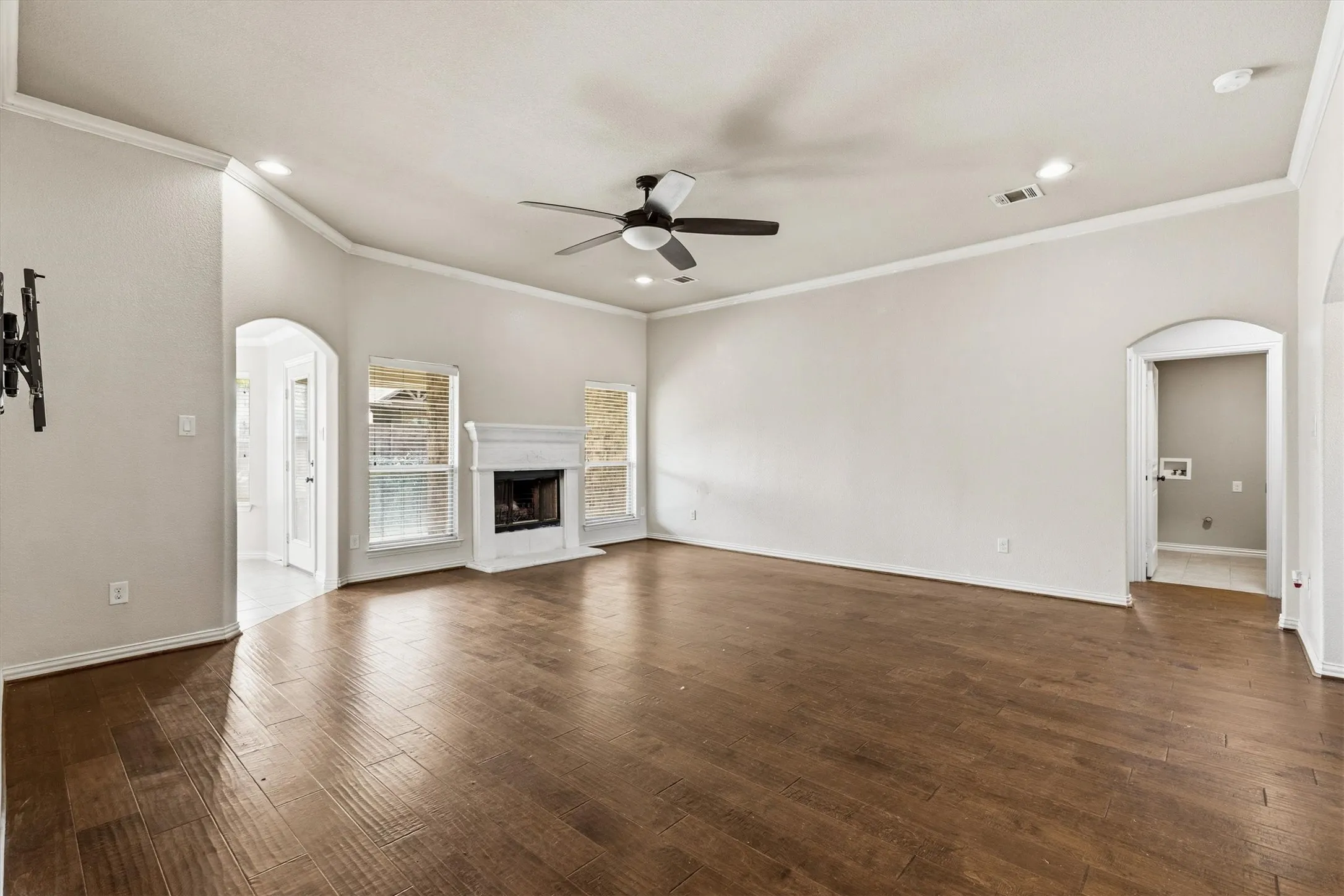 Single Family Residence For Sale in Parker County , 2122 Valley Drive, Weatherford, Texas 76087, 4 Bedroom, 2 Bathroom, 2 Garage spaces, 1,848 Sqft, built in 2016, mls#21409999, Real Estate Agent in Weatherford, Homes For Sale in Parker county, Homes For Sale in Weatherford, Realtor in Weatherford Texas, Real Estate Brokerage Independent Realty Texas, Luminita Cordes Realtor