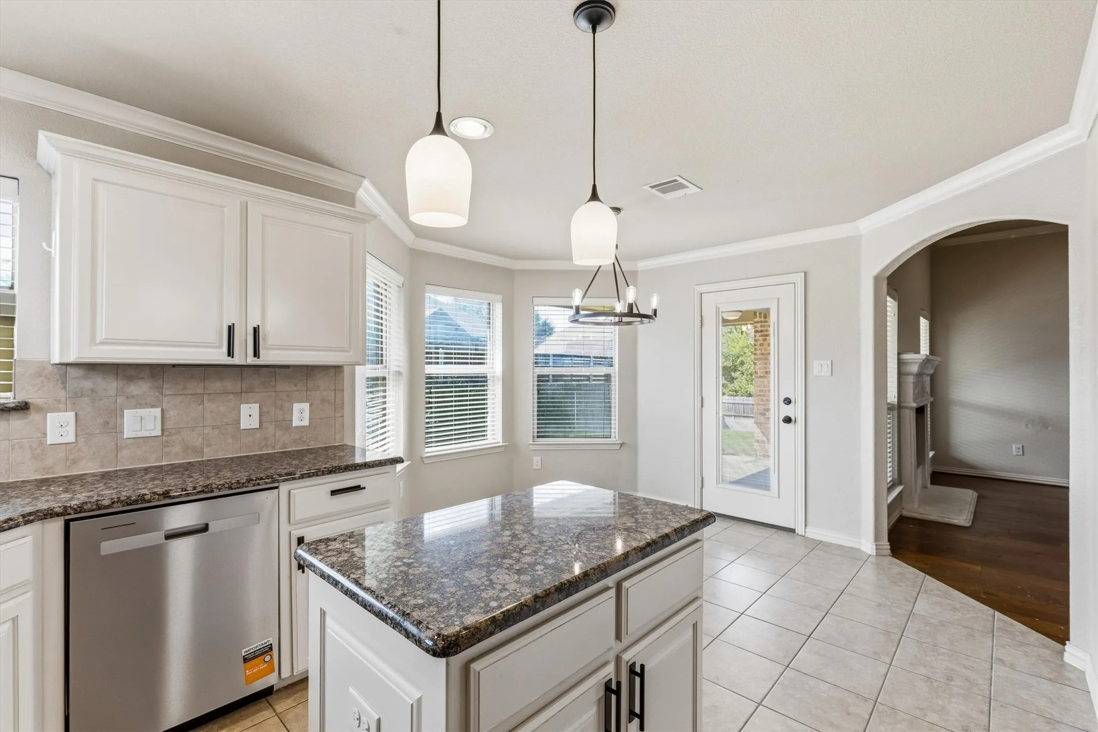 Single Family Residence For Sale in Parker County , 2122 Valley Drive, Weatherford, Texas 76087, 4 Bedroom, 2 Bathroom, 2 Garage spaces, 1,848 Sqft, built in 2016, mls#21409999, Real Estate Agent in Weatherford, Homes For Sale in Parker county, Homes For Sale in Weatherford, Realtor in Weatherford Texas, Real Estate Brokerage Independent Realty Texas, Luminita Cordes Realtor