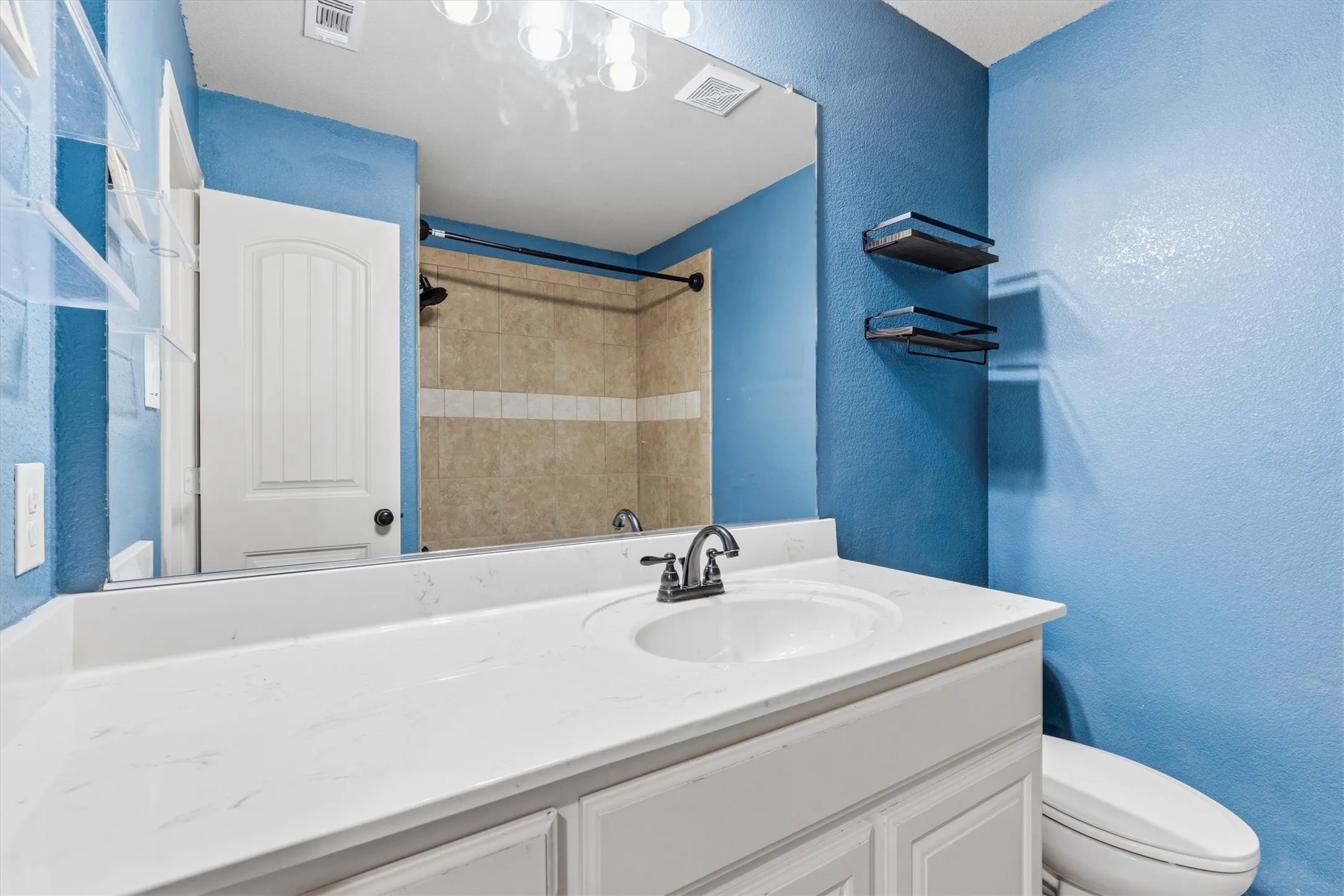 Single Family Residence For Sale in Parker County , 2122 Valley Drive, Weatherford, Texas 76087, 4 Bedroom, 2 Bathroom, 2 Garage spaces, 1,848 Sqft, built in 2016, mls#21409999, Real Estate Agent in Weatherford, Homes For Sale in Parker county, Homes For Sale in Weatherford, Realtor in Weatherford Texas, Real Estate Brokerage Independent Realty Texas, Luminita Cordes Realtor