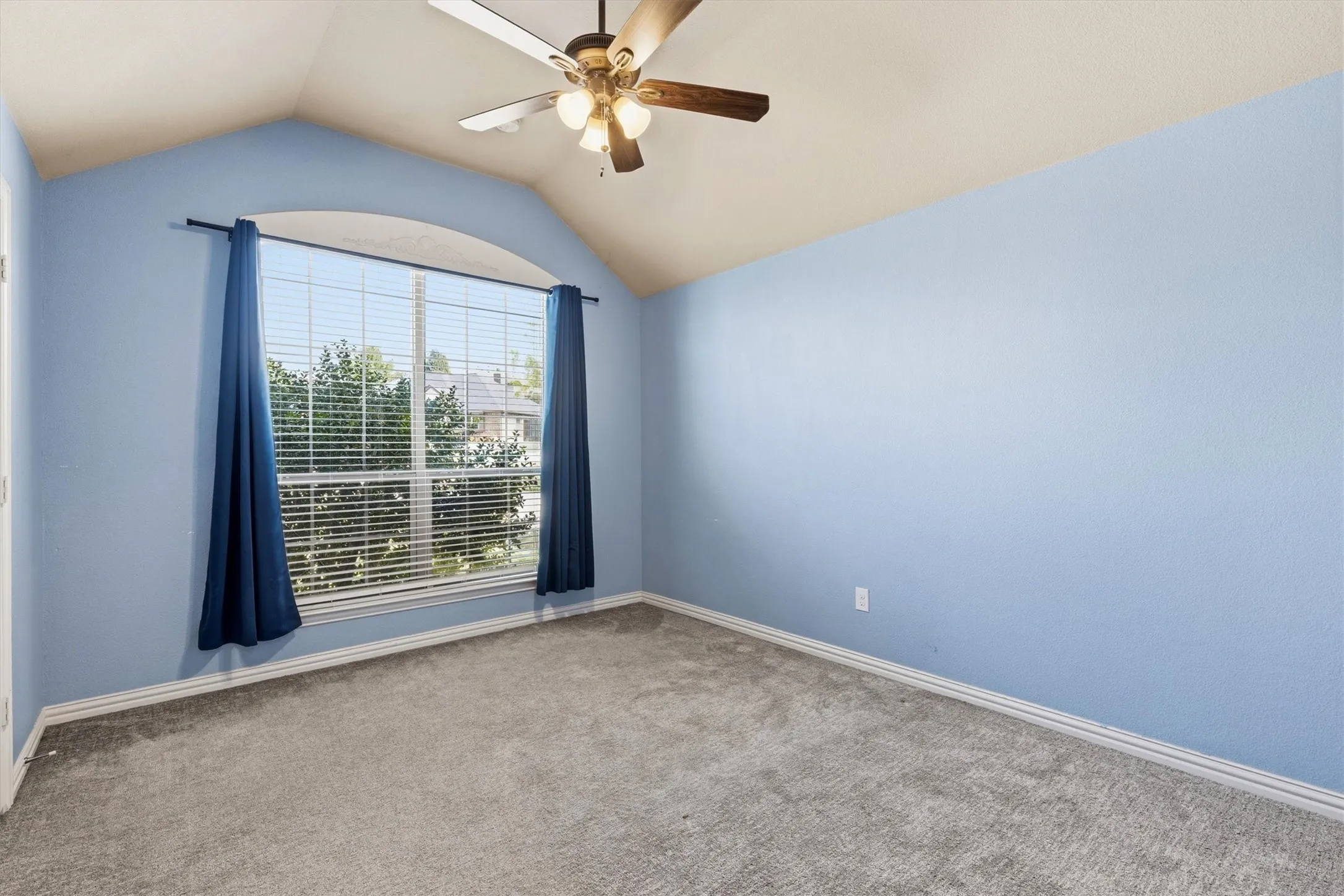 Single Family Residence For Sale in Parker County , 2122 Valley Drive, Weatherford, Texas 76087, 4 Bedroom, 2 Bathroom, 2 Garage spaces, 1,848 Sqft, built in 2016, mls#21409999, Real Estate Agent in Weatherford, Homes For Sale in Parker county, Homes For Sale in Weatherford, Realtor in Weatherford Texas, Real Estate Brokerage Independent Realty Texas, Luminita Cordes Realtor