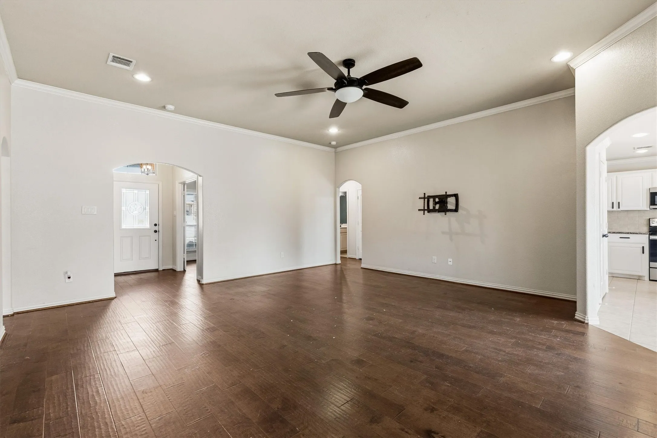 Single Family Residence For Sale in Parker County , 2122 Valley Drive, Weatherford, Texas 76087, 4 Bedroom, 2 Bathroom, 2 Garage spaces, 1,848 Sqft, built in 2016, mls#21409999, Real Estate Agent in Weatherford, Homes For Sale in Parker county, Homes For Sale in Weatherford, Realtor in Weatherford Texas, Real Estate Brokerage Independent Realty Texas, Luminita Cordes Realtor