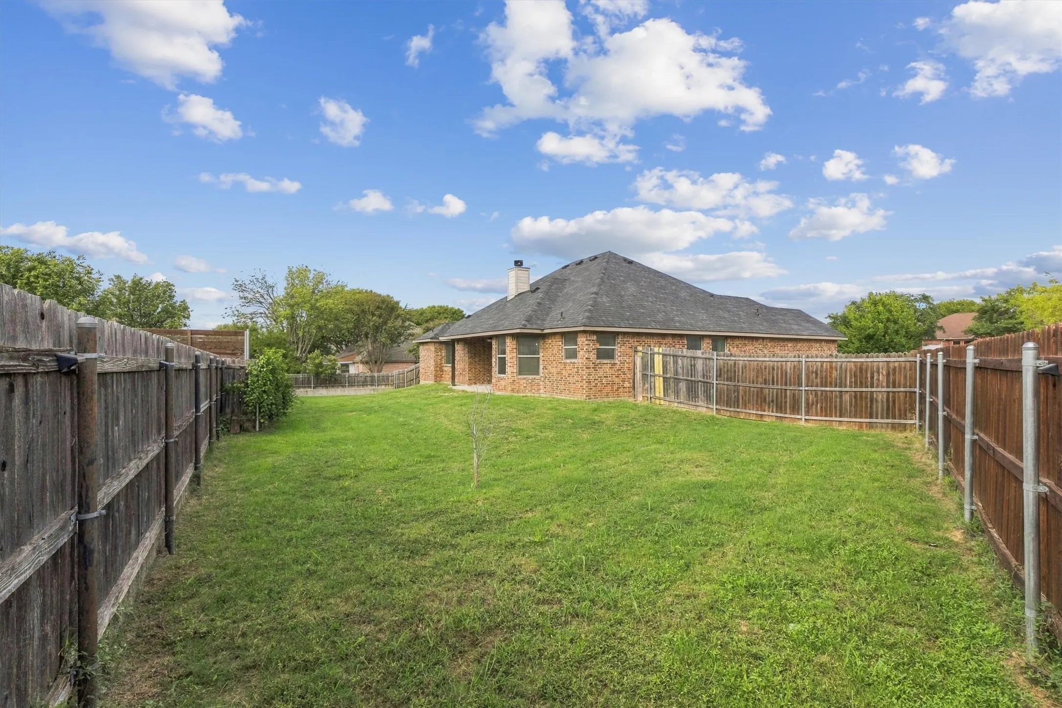 Single Family Residence For Sale in Parker County , 2122 Valley Drive, Weatherford, Texas 76087, 4 Bedroom, 2 Bathroom, 2 Garage spaces, 1,848 Sqft, built in 2016, mls#21409999, Real Estate Agent in Weatherford, Homes For Sale in Parker county, Homes For Sale in Weatherford, Realtor in Weatherford Texas, Real Estate Brokerage Independent Realty Texas, Luminita Cordes Realtor