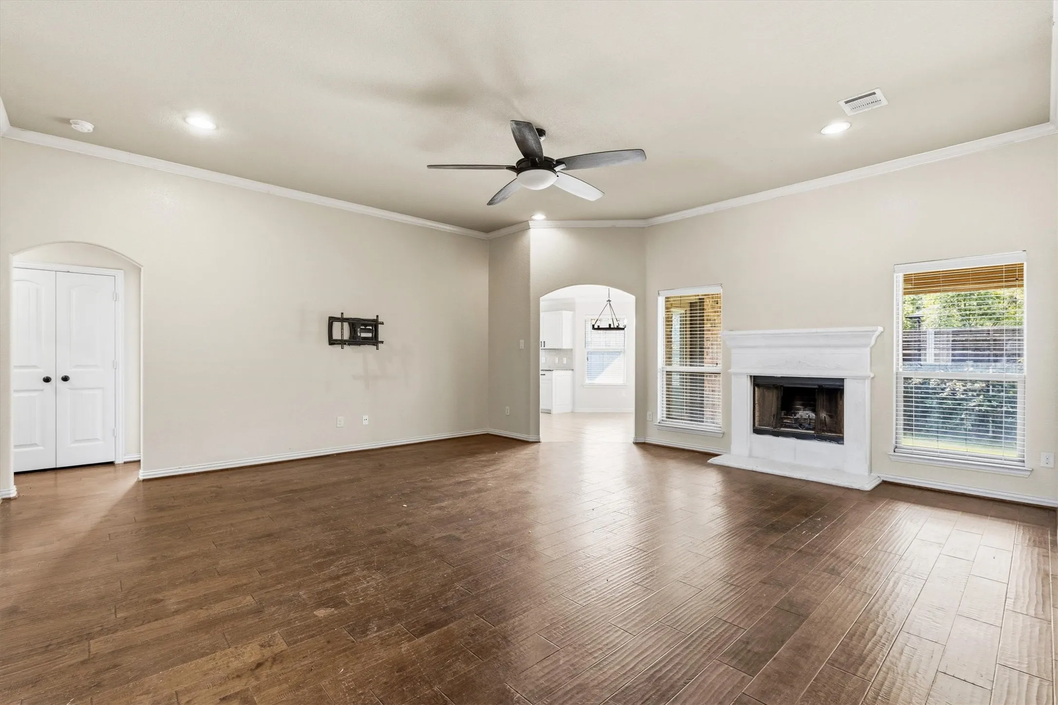 Single Family Residence For Sale in Parker County , 2122 Valley Drive, Weatherford, Texas 76087, 4 Bedroom, 2 Bathroom, 2 Garage spaces, 1,848 Sqft, built in 2016, mls#21409999, Real Estate Agent in Weatherford, Homes For Sale in Parker county, Homes For Sale in Weatherford, Realtor in Weatherford Texas, Real Estate Brokerage Independent Realty Texas, Luminita Cordes Realtor