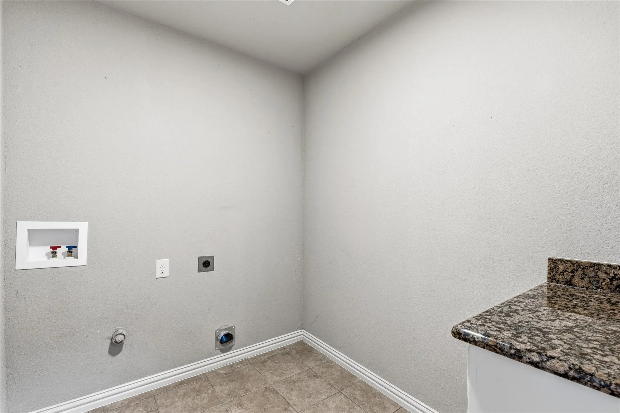 Single Family Residence For Sale in Parker County , 2122 Valley Drive, Weatherford, Texas 76087, 4 Bedroom, 2 Bathroom, 2 Garage spaces, 1,848 Sqft, built in 2016, mls#21409999, Real Estate Agent in Weatherford, Homes For Sale in Parker county, Homes For Sale in Weatherford, Realtor in Weatherford Texas, Real Estate Brokerage Independent Realty Texas, Luminita Cordes Realtor