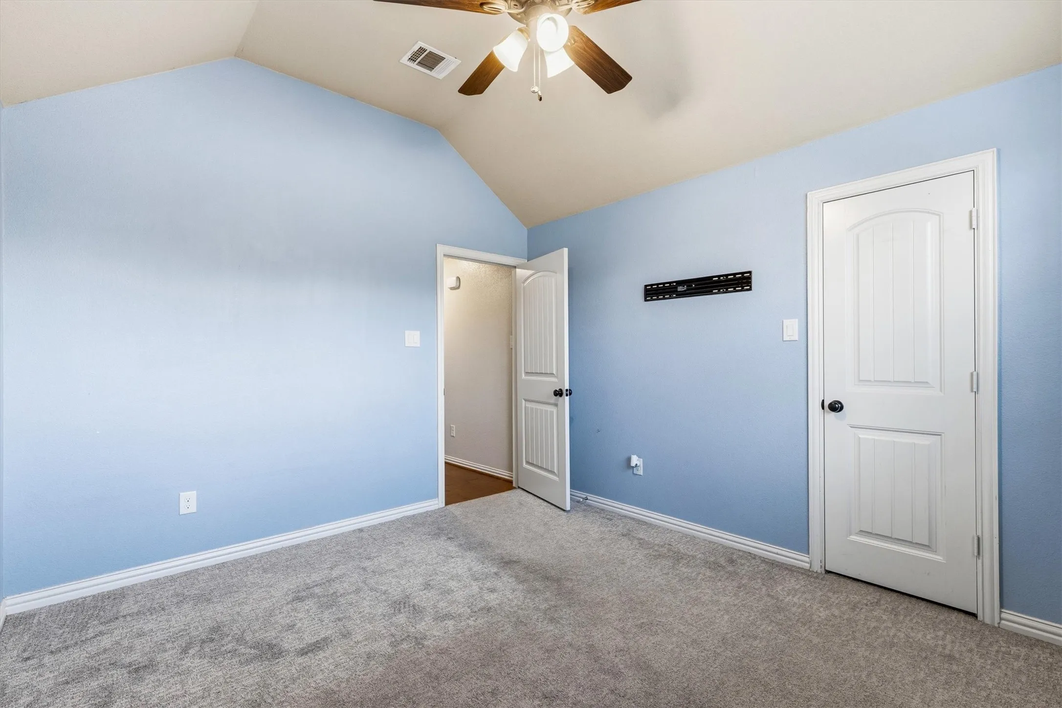 Single Family Residence For Sale in Parker County , 2122 Valley Drive, Weatherford, Texas 76087, 4 Bedroom, 2 Bathroom, 2 Garage spaces, 1,848 Sqft, built in 2016, mls#21409999, Real Estate Agent in Weatherford, Homes For Sale in Parker county, Homes For Sale in Weatherford, Realtor in Weatherford Texas, Real Estate Brokerage Independent Realty Texas, Luminita Cordes Realtor