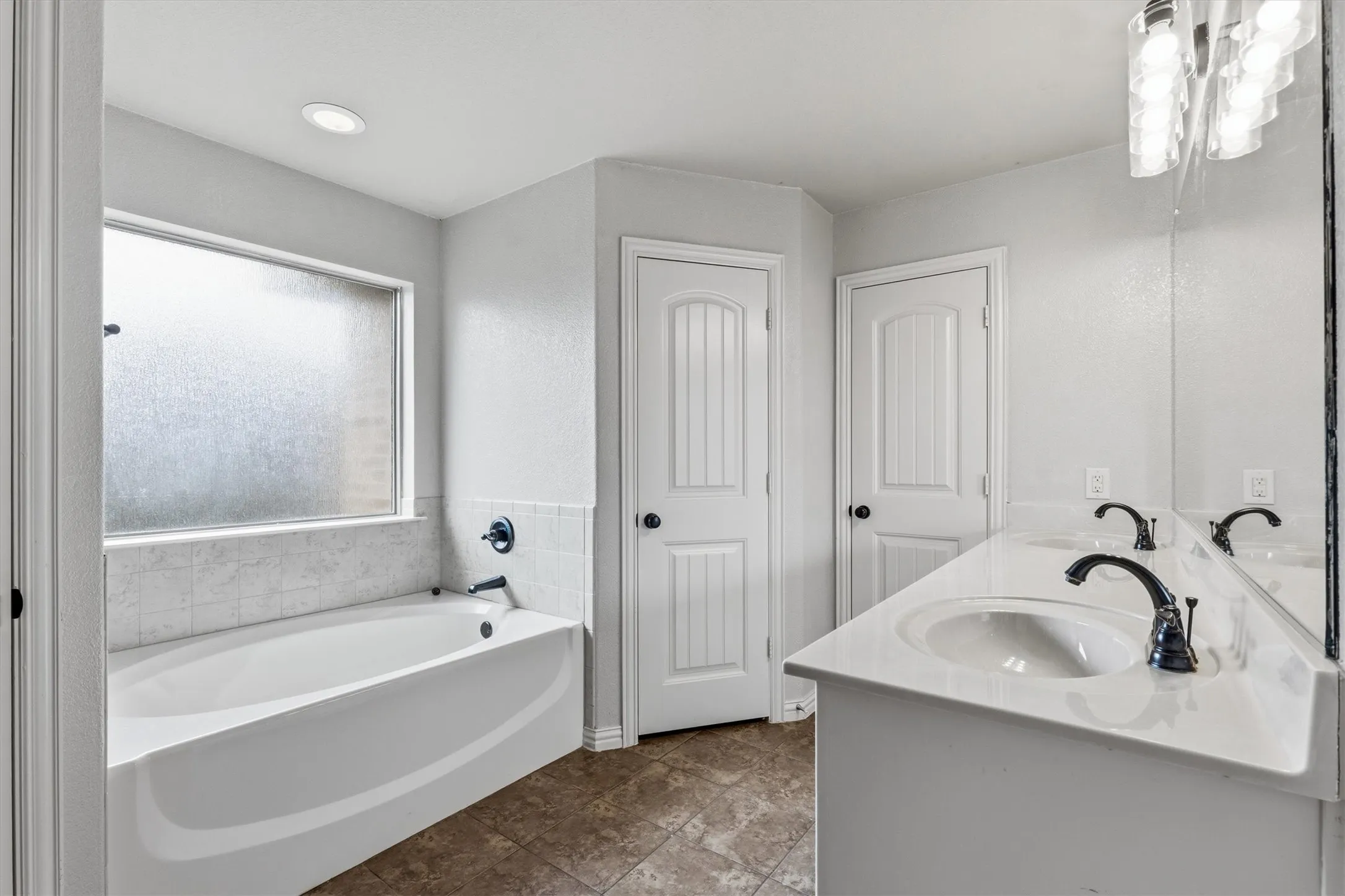 Single Family Residence For Sale in Parker County , 2122 Valley Drive, Weatherford, Texas 76087, 4 Bedroom, 2 Bathroom, 2 Garage spaces, 1,848 Sqft, built in 2016, mls#21409999, Real Estate Agent in Weatherford, Homes For Sale in Parker county, Homes For Sale in Weatherford, Realtor in Weatherford Texas, Real Estate Brokerage Independent Realty Texas, Luminita Cordes Realtor