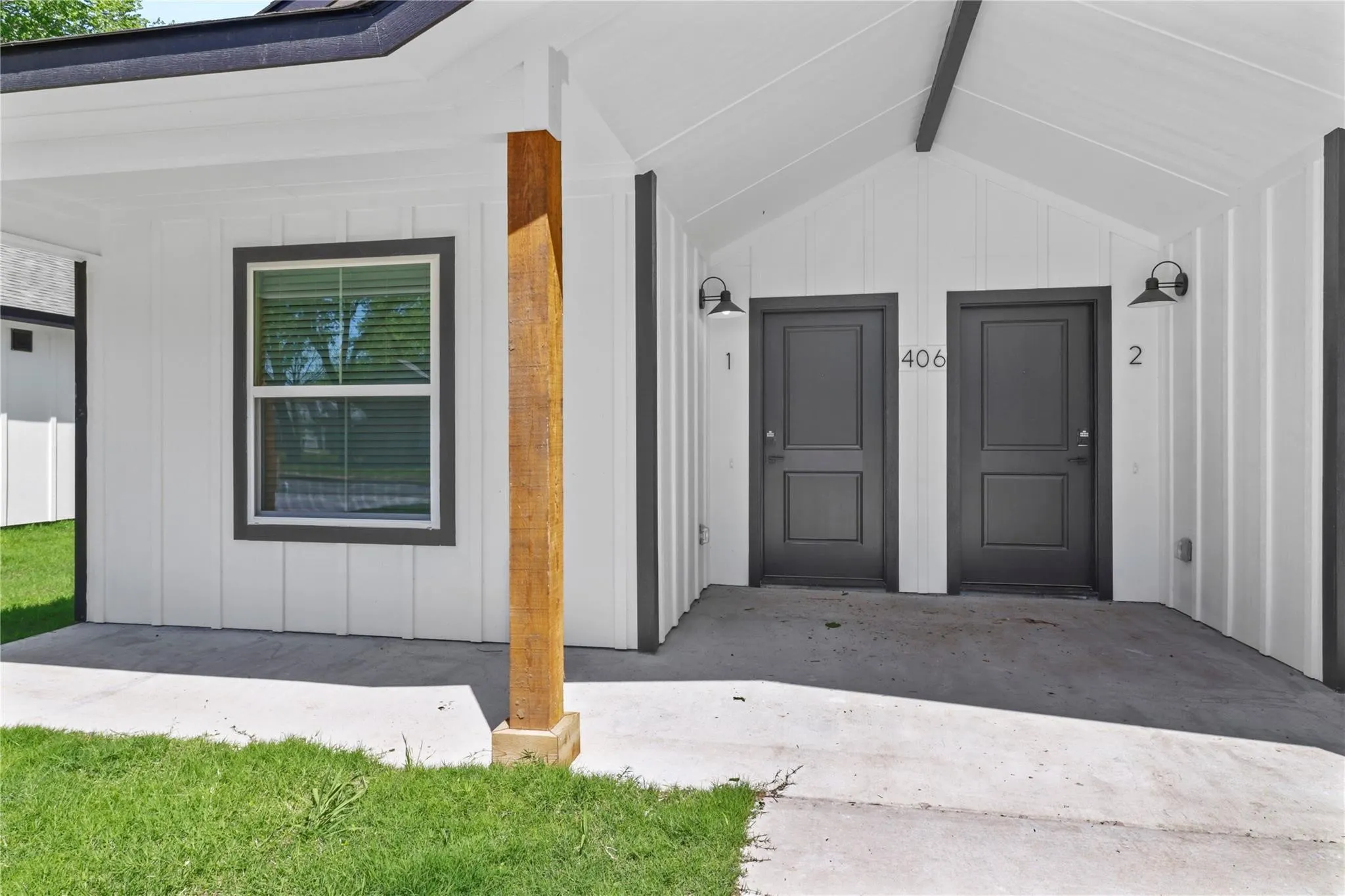 Duplex For Rent in Fannin County , 406 W 6th Street 2, Bonham, Texas 75418, 3 Bedroom, 2 Bathroom, Garage spaces, 1,198 Sqft, built in 2024, mls#21412197, Real Estate Agent in Bonham, Homes For Rent in Fannin county, Homes For Rent in Bonham, Realtor in Bonham Texas, Real Estate Brokerage Independent Realty Texas, Luminita Cordes Realtor