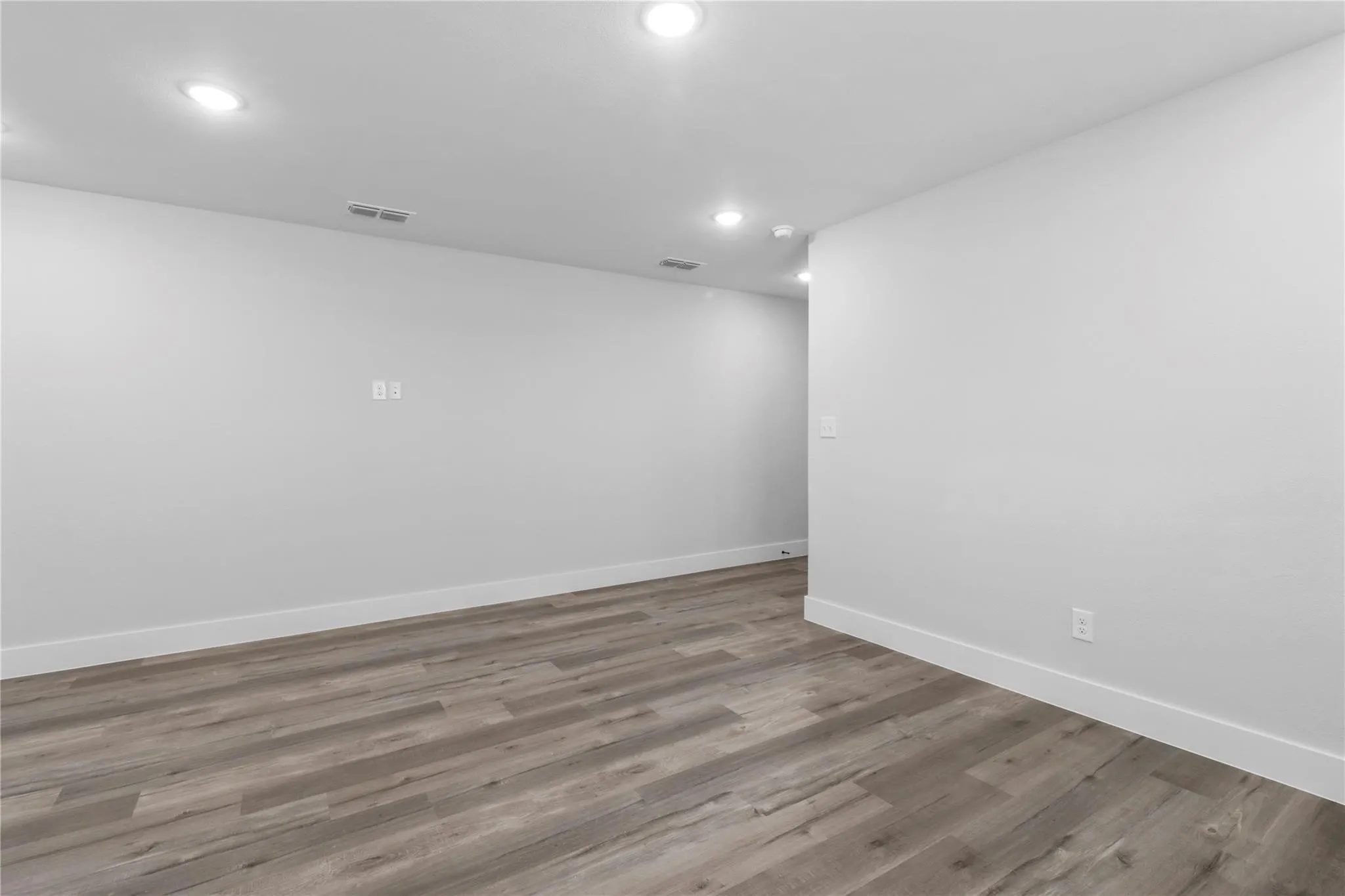 Duplex For Rent in Fannin County , 406 W 6th Street 2, Bonham, Texas 75418, 3 Bedroom, 2 Bathroom, Garage spaces, 1,198 Sqft, built in 2024, mls#21412197, Real Estate Agent in Bonham, Homes For Rent in Fannin county, Homes For Rent in Bonham, Realtor in Bonham Texas, Real Estate Brokerage Independent Realty Texas, Luminita Cordes Realtor