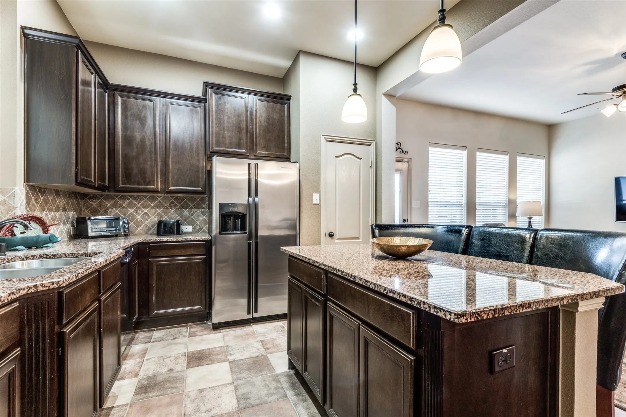 Townhouse For Rent in Dallas County , 3833 Marcillia Circle, Irving, Texas 75038, 3 Bedroom, 3 Bathroom, 2 Garage spaces, 1,800 Sqft, built in 2009, mls#21412188, Real Estate Agent in Irving, Homes For Rent in Dallas county, Homes For Rent in Irving, Realtor in Irving Texas, Real Estate Brokerage Independent Realty Texas, Luminita Cordes Realtor
