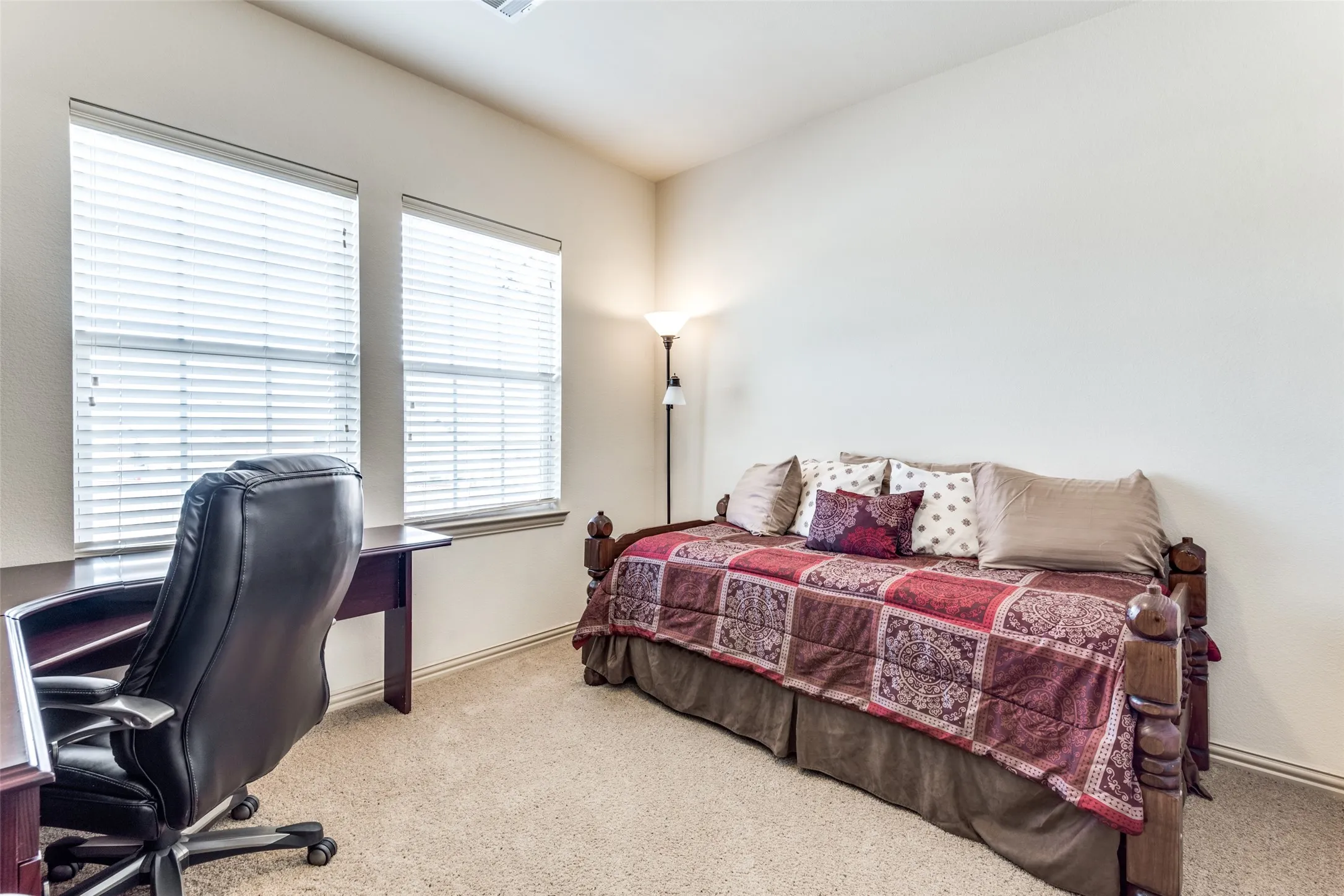 Townhouse For Rent in Dallas County , 3833 Marcillia Circle, Irving, Texas 75038, 3 Bedroom, 3 Bathroom, 2 Garage spaces, 1,800 Sqft, built in 2009, mls#21412188, Real Estate Agent in Irving, Homes For Rent in Dallas county, Homes For Rent in Irving, Realtor in Irving Texas, Real Estate Brokerage Independent Realty Texas, Luminita Cordes Realtor