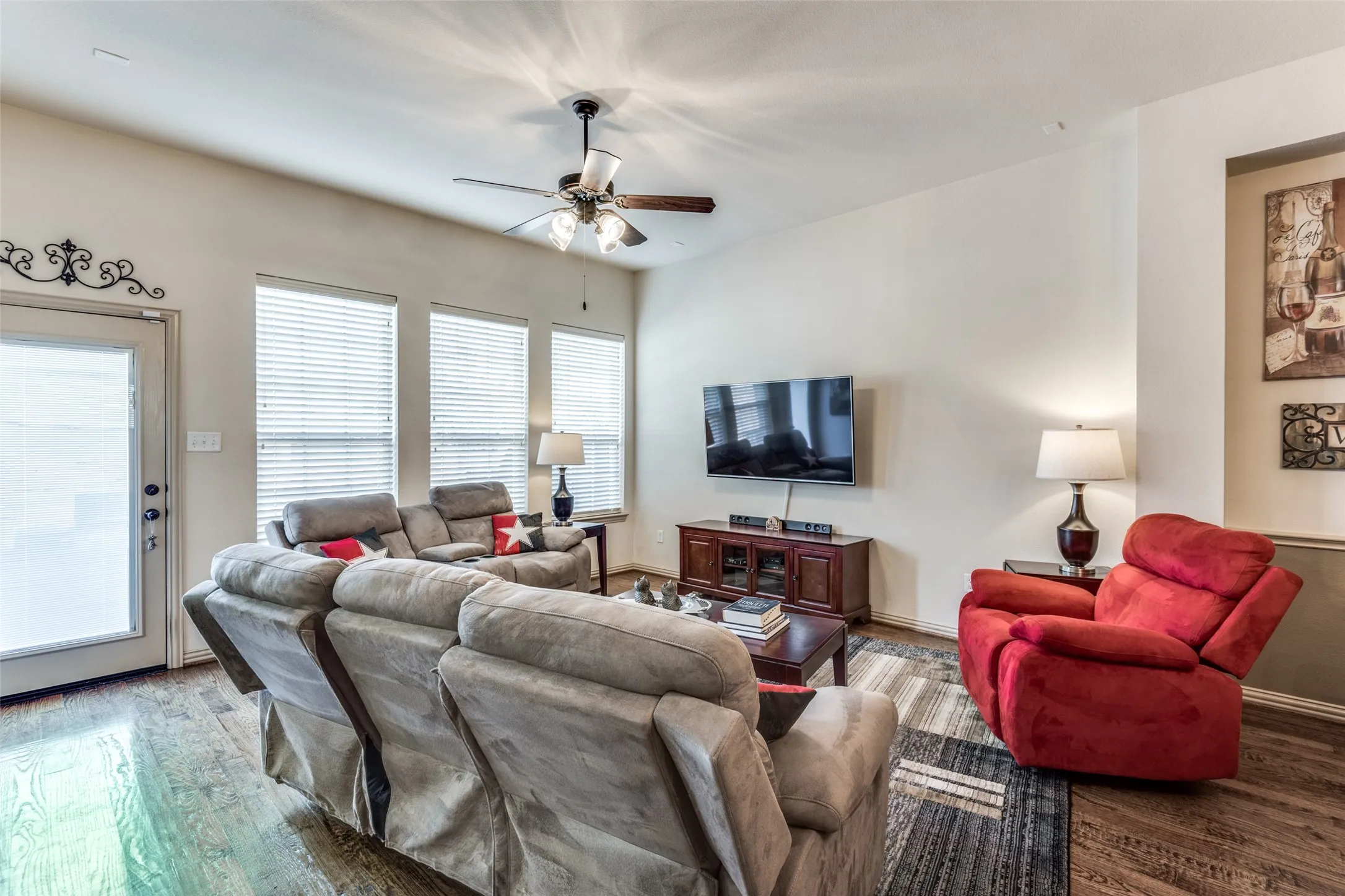 Townhouse For Rent in Dallas County , 3833 Marcillia Circle, Irving, Texas 75038, 3 Bedroom, 3 Bathroom, 2 Garage spaces, 1,800 Sqft, built in 2009, mls#21412188, Real Estate Agent in Irving, Homes For Rent in Dallas county, Homes For Rent in Irving, Realtor in Irving Texas, Real Estate Brokerage Independent Realty Texas, Luminita Cordes Realtor