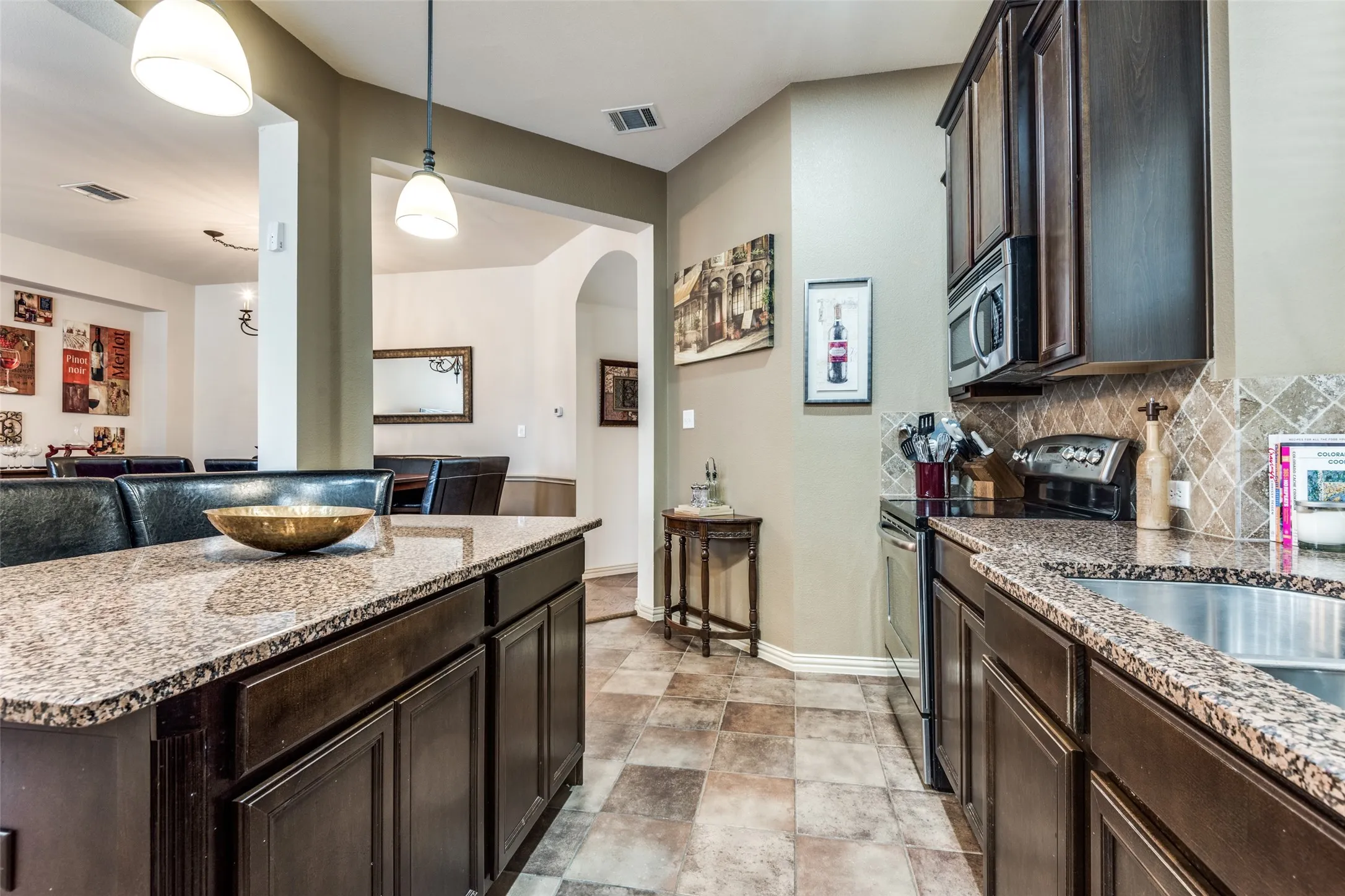 Townhouse For Rent in Dallas County , 3833 Marcillia Circle, Irving, Texas 75038, 3 Bedroom, 3 Bathroom, 2 Garage spaces, 1,800 Sqft, built in 2009, mls#21412188, Real Estate Agent in Irving, Homes For Rent in Dallas county, Homes For Rent in Irving, Realtor in Irving Texas, Real Estate Brokerage Independent Realty Texas, Luminita Cordes Realtor