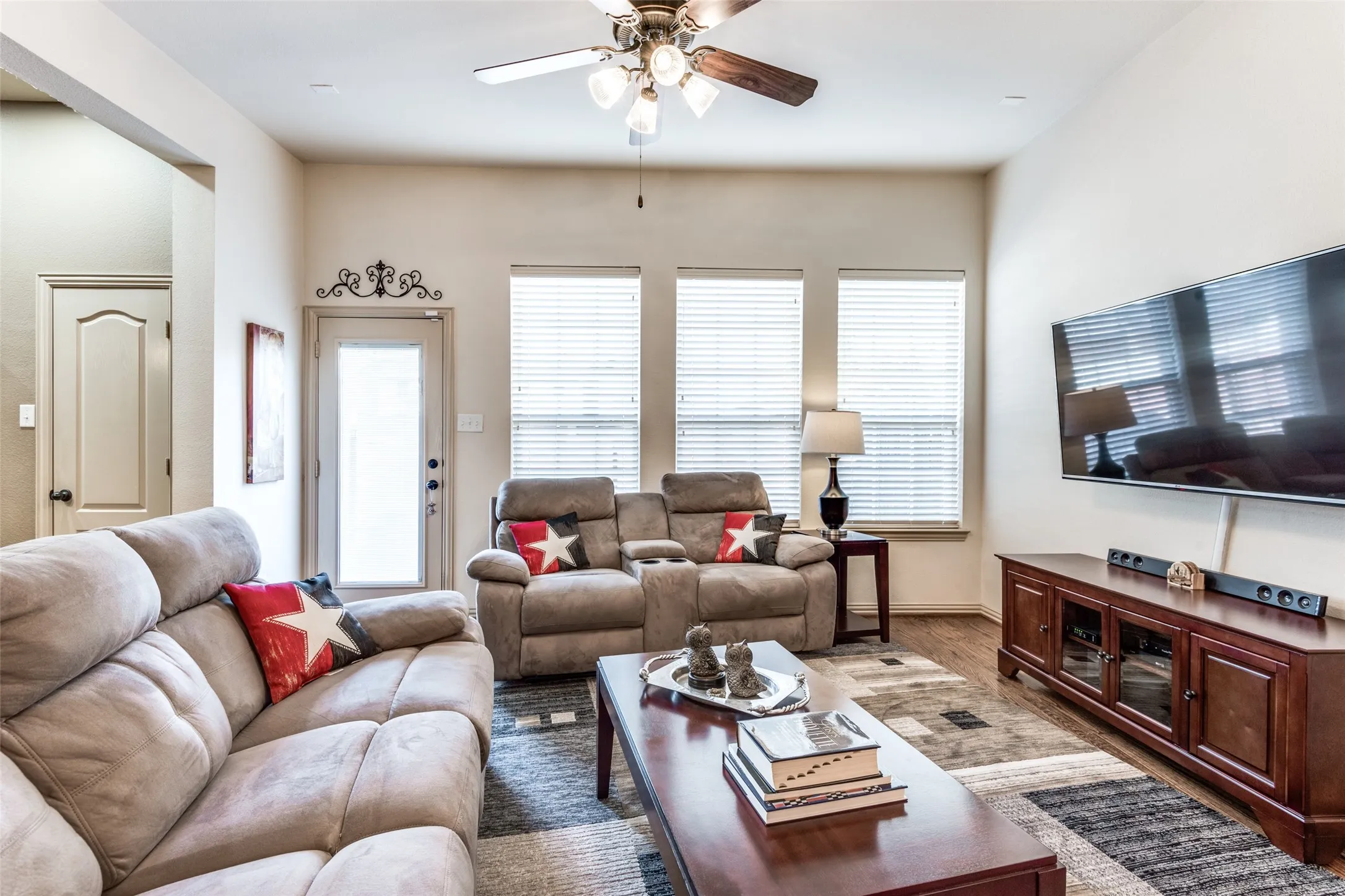 Townhouse For Rent in Dallas County , 3833 Marcillia Circle, Irving, Texas 75038, 3 Bedroom, 3 Bathroom, 2 Garage spaces, 1,800 Sqft, built in 2009, mls#21412188, Real Estate Agent in Irving, Homes For Rent in Dallas county, Homes For Rent in Irving, Realtor in Irving Texas, Real Estate Brokerage Independent Realty Texas, Luminita Cordes Realtor