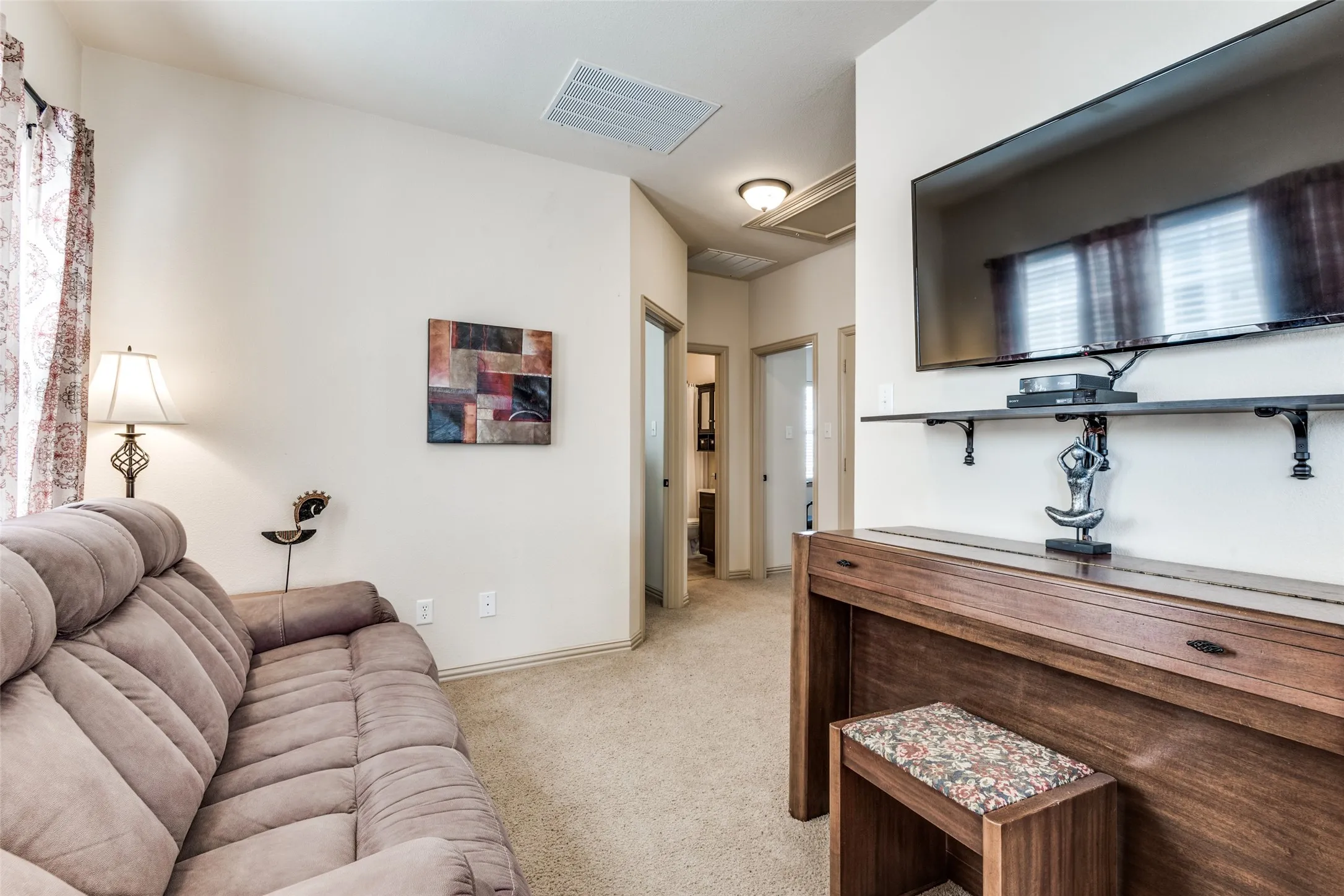 Townhouse For Rent in Dallas County , 3833 Marcillia Circle, Irving, Texas 75038, 3 Bedroom, 3 Bathroom, 2 Garage spaces, 1,800 Sqft, built in 2009, mls#21412188, Real Estate Agent in Irving, Homes For Rent in Dallas county, Homes For Rent in Irving, Realtor in Irving Texas, Real Estate Brokerage Independent Realty Texas, Luminita Cordes Realtor