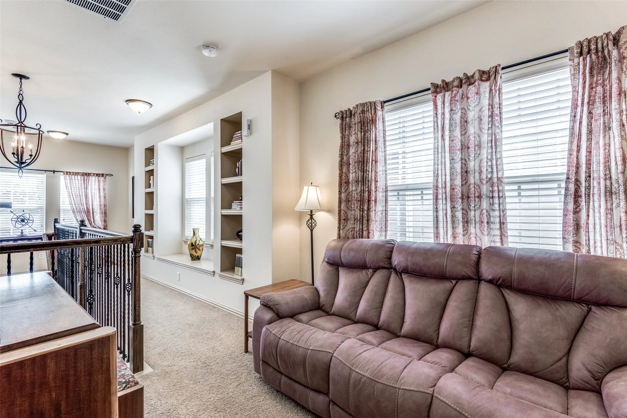 Townhouse For Rent in Dallas County , 3833 Marcillia Circle, Irving, Texas 75038, 3 Bedroom, 3 Bathroom, 2 Garage spaces, 1,800 Sqft, built in 2009, mls#21412188, Real Estate Agent in Irving, Homes For Rent in Dallas county, Homes For Rent in Irving, Realtor in Irving Texas, Real Estate Brokerage Independent Realty Texas, Luminita Cordes Realtor