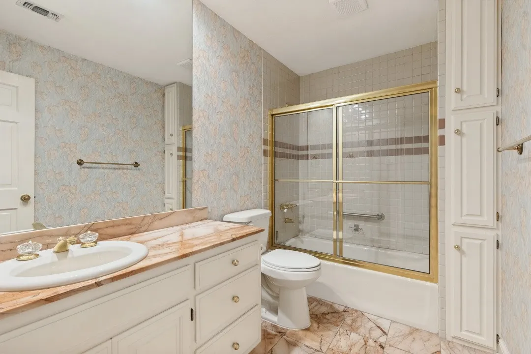 Single Family Residence For Sale in Tarrant County , 5821 Ridgerock Court, Fort Worth, Texas 76132, 2 Bedroom, 2 Bathroom, 2 Garage spaces, 1,768 Sqft, built in 1984, mls#21410928, Real Estate Agent in Fort Worth, Homes For Sale in Tarrant county, Homes For Sale in Fort Worth, Realtor in Fort Worth Texas, Real Estate Brokerage Independent Realty Texas, Luminita Cordes Realtor