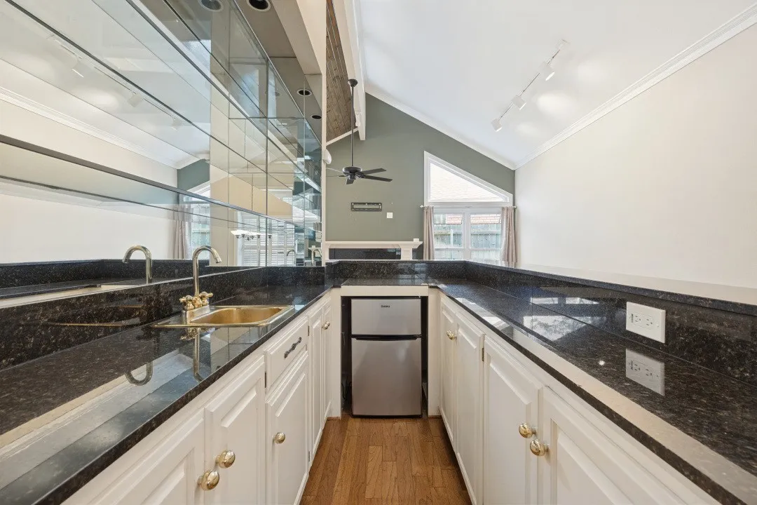 Single Family Residence For Sale in Tarrant County , 5821 Ridgerock Court, Fort Worth, Texas 76132, 2 Bedroom, 2 Bathroom, 2 Garage spaces, 1,768 Sqft, built in 1984, mls#21410928, Real Estate Agent in Fort Worth, Homes For Sale in Tarrant county, Homes For Sale in Fort Worth, Realtor in Fort Worth Texas, Real Estate Brokerage Independent Realty Texas, Luminita Cordes Realtor