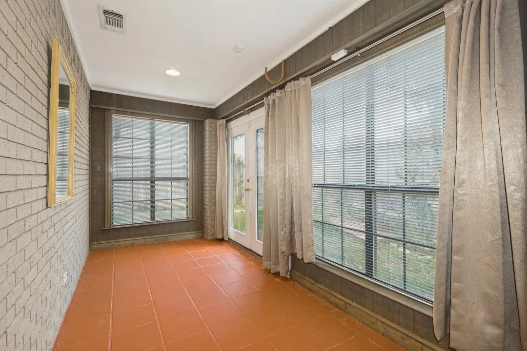 Single Family Residence For Sale in Tarrant County , 5821 Ridgerock Court, Fort Worth, Texas 76132, 2 Bedroom, 2 Bathroom, 2 Garage spaces, 1,768 Sqft, built in 1984, mls#21410928, Real Estate Agent in Fort Worth, Homes For Sale in Tarrant county, Homes For Sale in Fort Worth, Realtor in Fort Worth Texas, Real Estate Brokerage Independent Realty Texas, Luminita Cordes Realtor