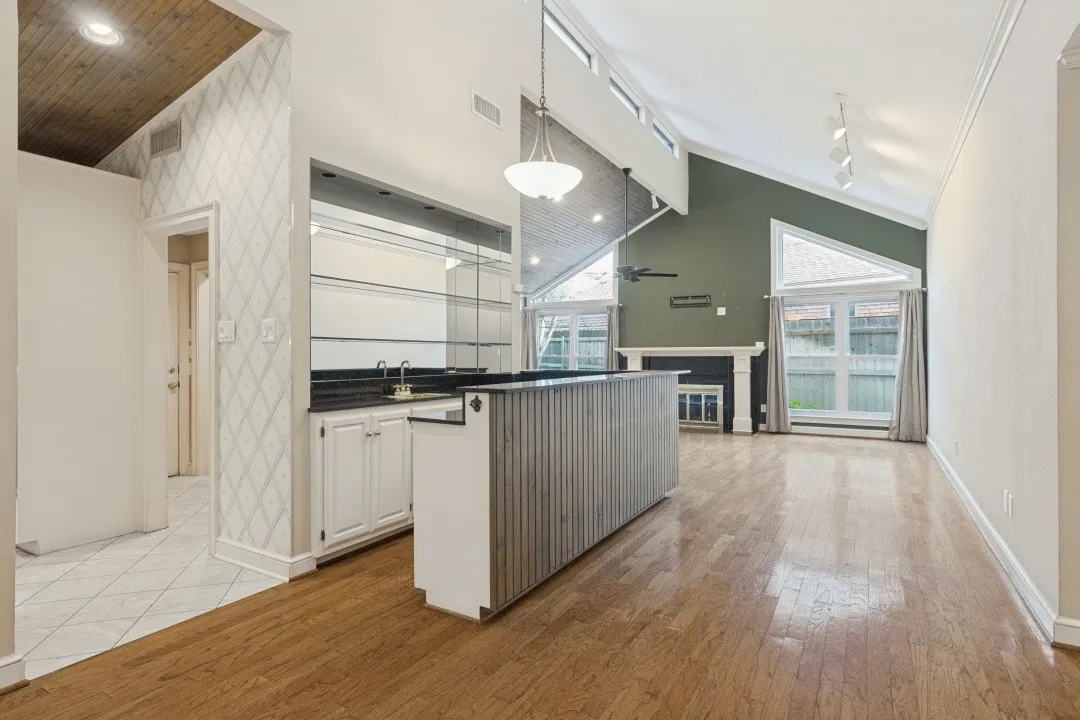 Single Family Residence For Sale in Tarrant County , 5821 Ridgerock Court, Fort Worth, Texas 76132, 2 Bedroom, 2 Bathroom, 2 Garage spaces, 1,768 Sqft, built in 1984, mls#21410928, Real Estate Agent in Fort Worth, Homes For Sale in Tarrant county, Homes For Sale in Fort Worth, Realtor in Fort Worth Texas, Real Estate Brokerage Independent Realty Texas, Luminita Cordes Realtor