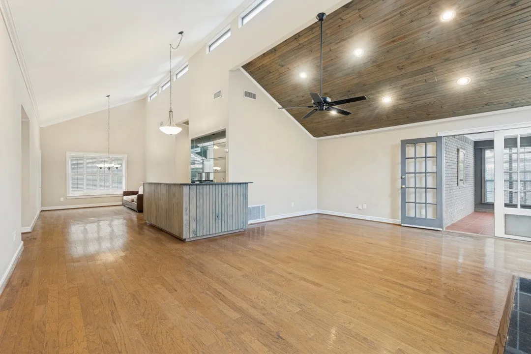 Single Family Residence For Sale in Tarrant County , 5821 Ridgerock Court, Fort Worth, Texas 76132, 2 Bedroom, 2 Bathroom, 2 Garage spaces, 1,768 Sqft, built in 1984, mls#21410928, Real Estate Agent in Fort Worth, Homes For Sale in Tarrant county, Homes For Sale in Fort Worth, Realtor in Fort Worth Texas, Real Estate Brokerage Independent Realty Texas, Luminita Cordes Realtor