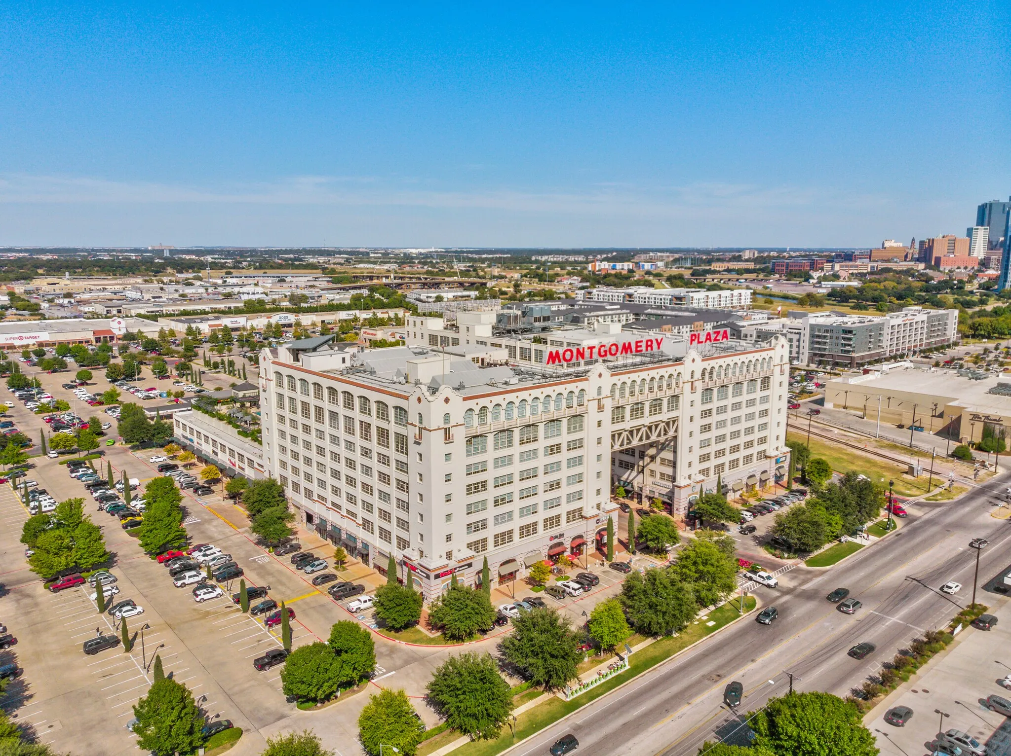 Condominium For Rent in Tarrant County , 2600 W 7th Street 1727, Fort Worth, Texas 76107, 2 Bedroom, 2 Bathroom, 2 Garage spaces, 1,263 Sqft, built in 1928, mls#21412222, Real Estate Agent in Fort Worth, Homes For Rent in Tarrant county, Homes For Rent in Fort Worth, Realtor in Fort Worth Texas, Real Estate Brokerage Independent Realty Texas, Luminita Cordes Realtor