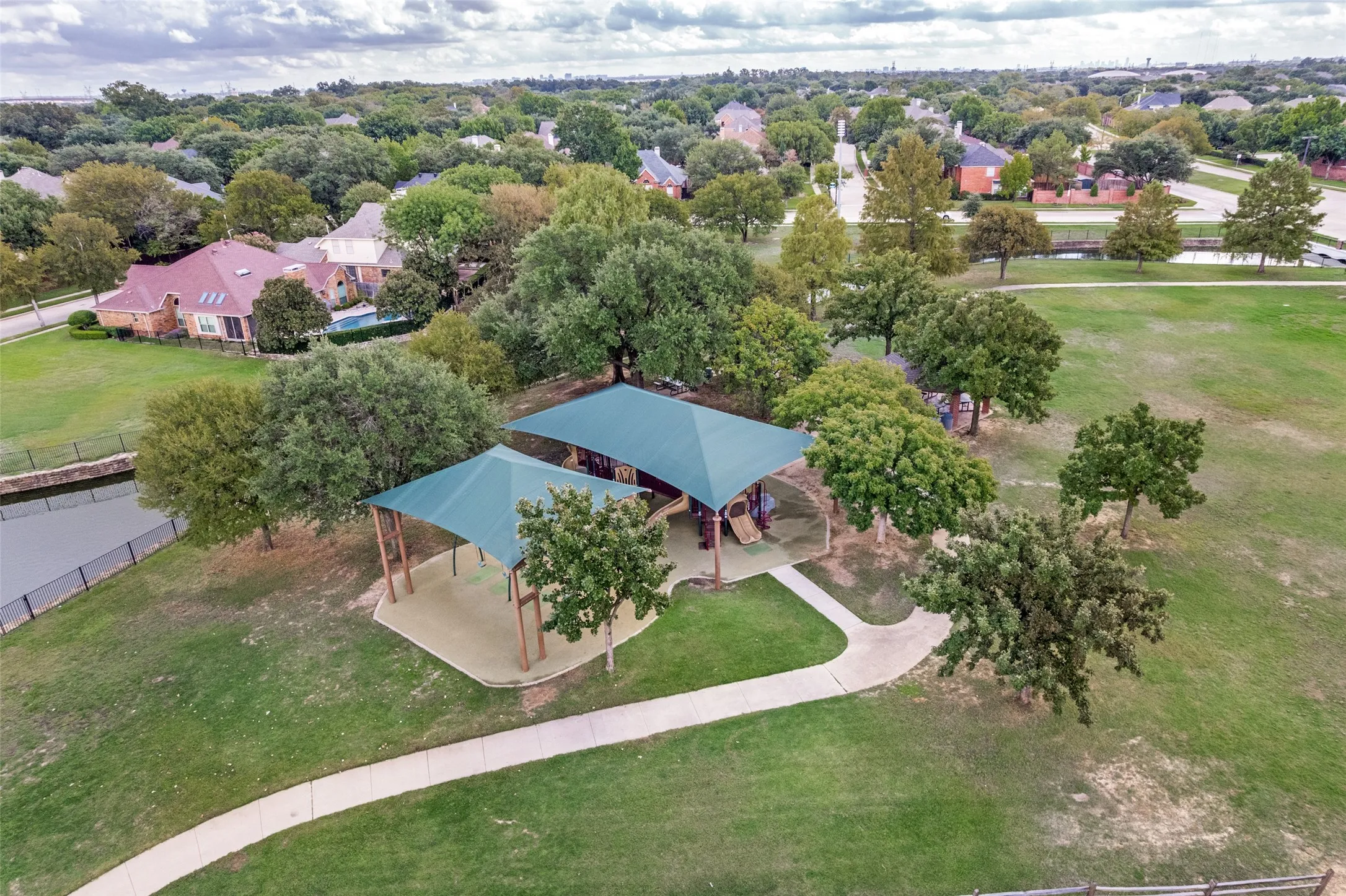 Single Family Residence For Sale in Dallas County , 854 Chalfont Place, Coppell, Texas 75019, 4 Bedroom, 3 Bathroom, 2 Garage spaces, 2,882 Sqft, built in 1991, mls#21412225, Real Estate Agent in Coppell, Homes For Sale in Dallas county, Homes For Sale in Coppell, Realtor in Coppell Texas, Real Estate Brokerage Independent Realty Texas, Luminita Cordes Realtor