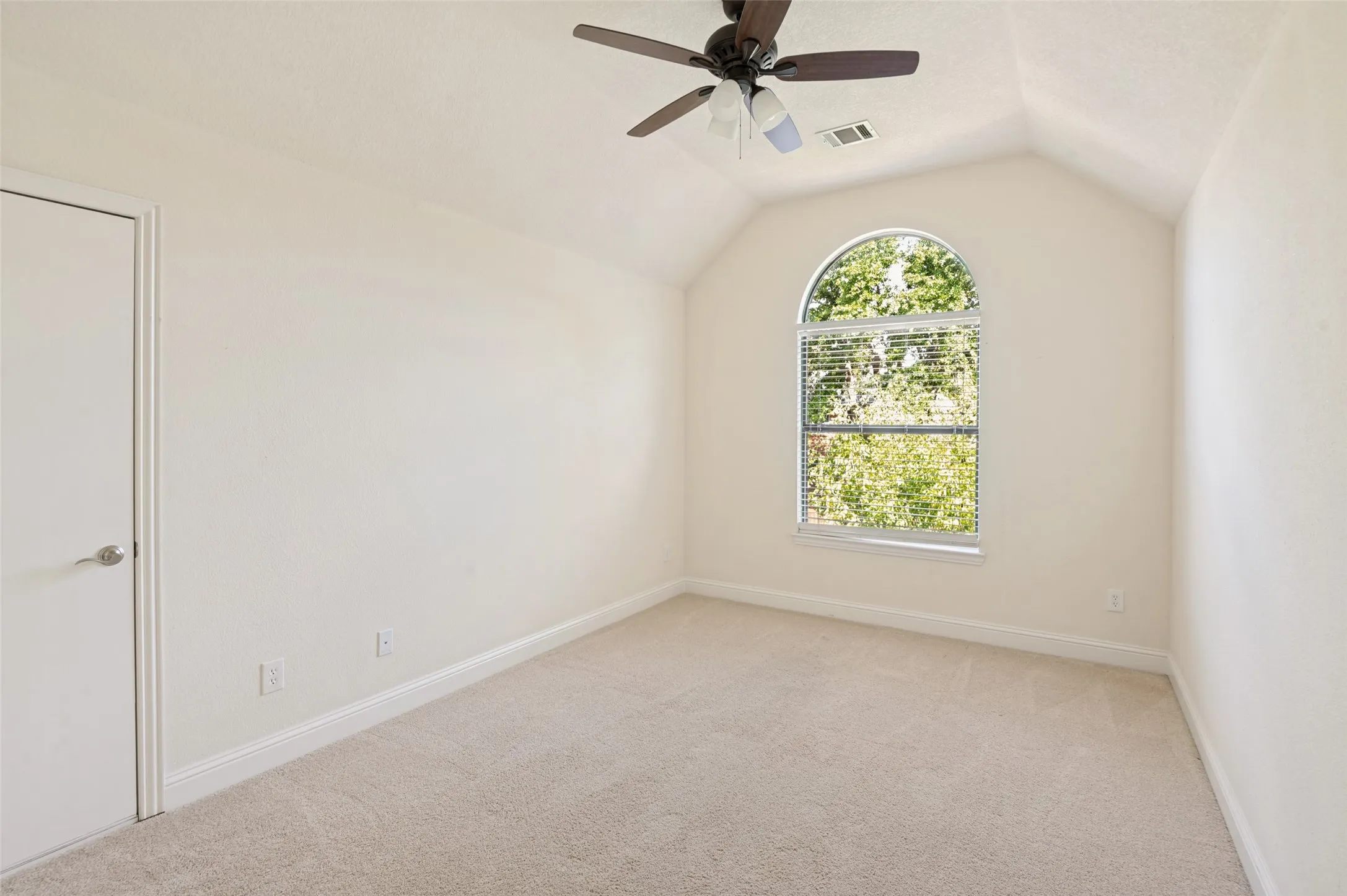 Single Family Residence For Sale in Dallas County , 854 Chalfont Place, Coppell, Texas 75019, 4 Bedroom, 3 Bathroom, 2 Garage spaces, 2,882 Sqft, built in 1991, mls#21412225, Real Estate Agent in Coppell, Homes For Sale in Dallas county, Homes For Sale in Coppell, Realtor in Coppell Texas, Real Estate Brokerage Independent Realty Texas, Luminita Cordes Realtor