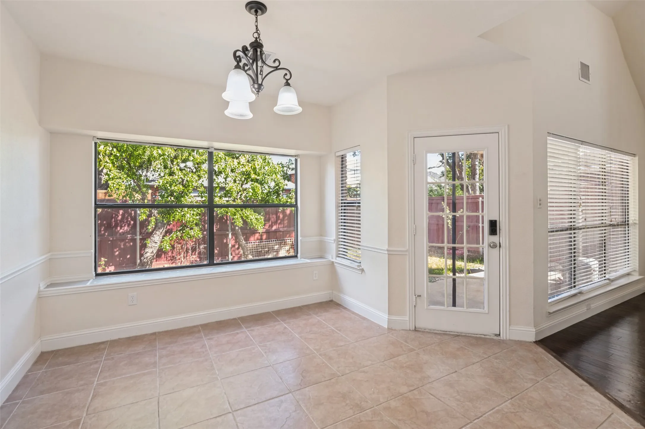 Single Family Residence For Sale in Dallas County , 854 Chalfont Place, Coppell, Texas 75019, 4 Bedroom, 3 Bathroom, 2 Garage spaces, 2,882 Sqft, built in 1991, mls#21412225, Real Estate Agent in Coppell, Homes For Sale in Dallas county, Homes For Sale in Coppell, Realtor in Coppell Texas, Real Estate Brokerage Independent Realty Texas, Luminita Cordes Realtor