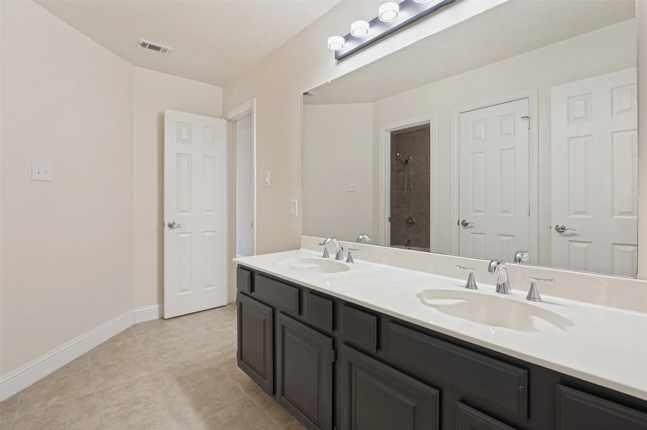 Upstair's hall bathroom