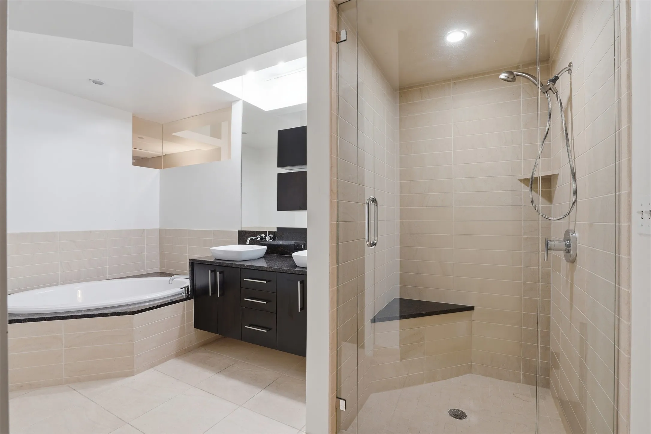 Condominium For Sale in Tarrant County , 2600 W 7th Street 1727, Fort Worth, Texas 76107, 2 Bedroom, 2 Bathroom, 2 Garage spaces, 1,263 Sqft, built in 1928, mls#21412227, Real Estate Agent in Fort Worth, Homes For Sale in Tarrant county, Homes For Sale in Fort Worth, Realtor in Fort Worth Texas, Real Estate Brokerage Independent Realty Texas, Luminita Cordes Realtor