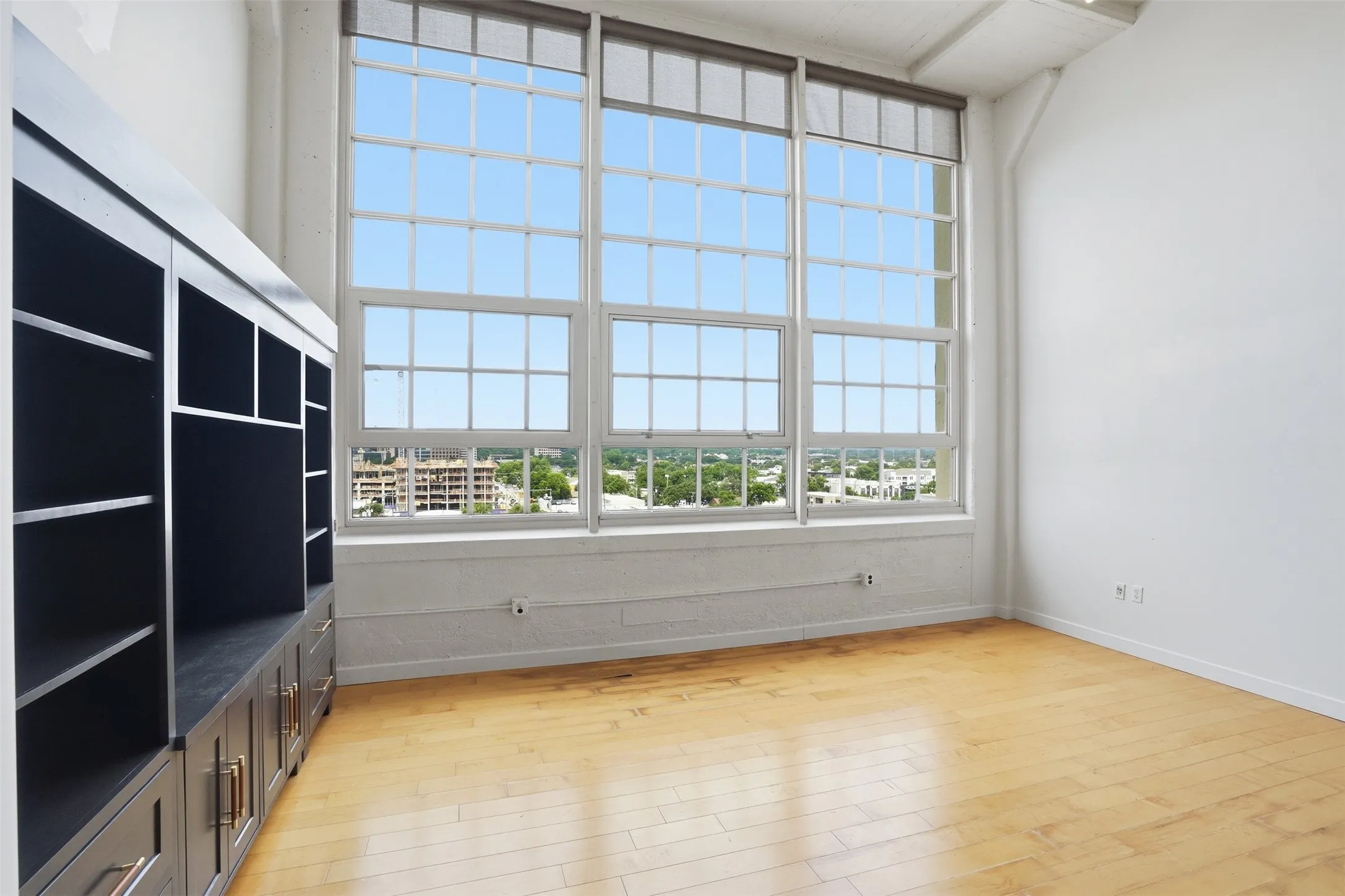Condominium For Sale in Tarrant County , 2600 W 7th Street 1727, Fort Worth, Texas 76107, 2 Bedroom, 2 Bathroom, 2 Garage spaces, 1,263 Sqft, built in 1928, mls#21412227, Real Estate Agent in Fort Worth, Homes For Sale in Tarrant county, Homes For Sale in Fort Worth, Realtor in Fort Worth Texas, Real Estate Brokerage Independent Realty Texas, Luminita Cordes Realtor