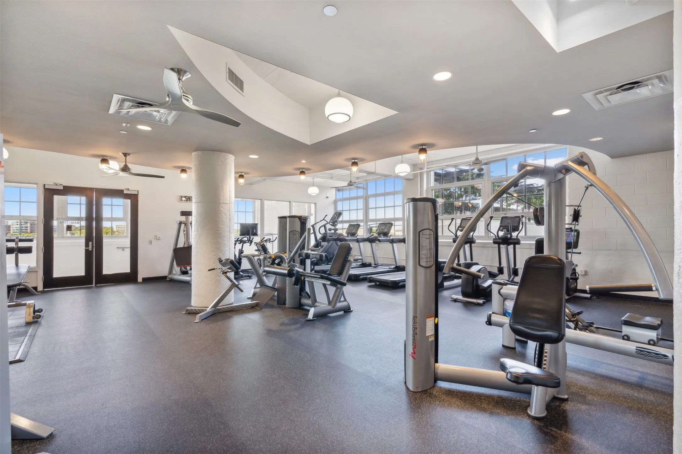 Condominium For Sale in Tarrant County , 2600 W 7th Street 1727, Fort Worth, Texas 76107, 2 Bedroom, 2 Bathroom, 2 Garage spaces, 1,263 Sqft, built in 1928, mls#21412227, Real Estate Agent in Fort Worth, Homes For Sale in Tarrant county, Homes For Sale in Fort Worth, Realtor in Fort Worth Texas, Real Estate Brokerage Independent Realty Texas, Luminita Cordes Realtor