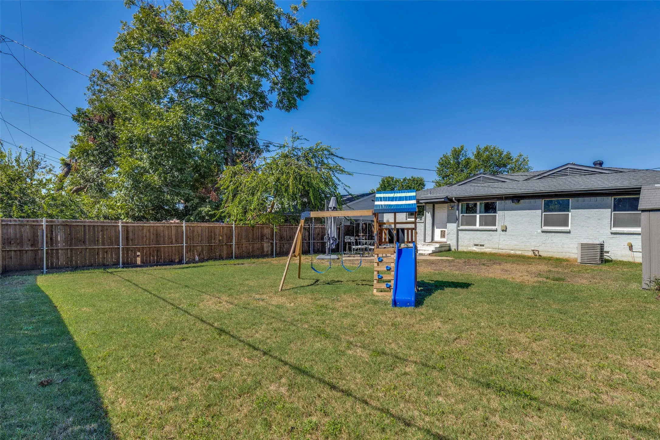 Single Family Residence For Sale in Dallas County , 8926 Clearwater Drive, Dallas, Texas 75243, 3 Bedroom, 2 Bathroom, 1 Garage spaces, 1,135 Sqft, built in 1958, mls#21407177, Real Estate Agent in Dallas, Homes For Sale in Dallas county, Homes For Sale in Dallas, Realtor in Dallas Texas, Real Estate Brokerage Independent Realty Texas, Luminita Cordes Realtor