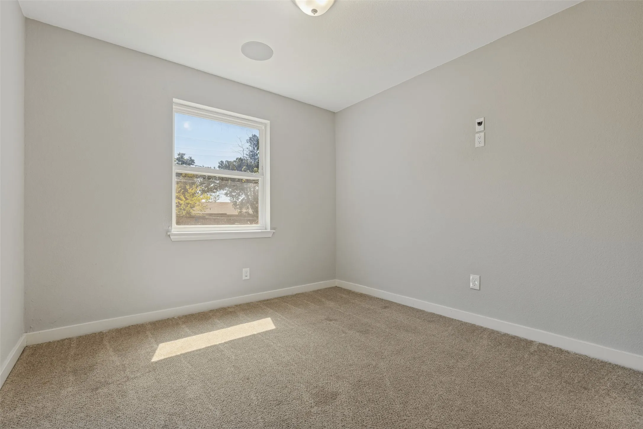 Single Family Residence For Sale in Dallas County , 8926 Clearwater Drive, Dallas, Texas 75243, 3 Bedroom, 2 Bathroom, 1 Garage spaces, 1,135 Sqft, built in 1958, mls#21407177, Real Estate Agent in Dallas, Homes For Sale in Dallas county, Homes For Sale in Dallas, Realtor in Dallas Texas, Real Estate Brokerage Independent Realty Texas, Luminita Cordes Realtor