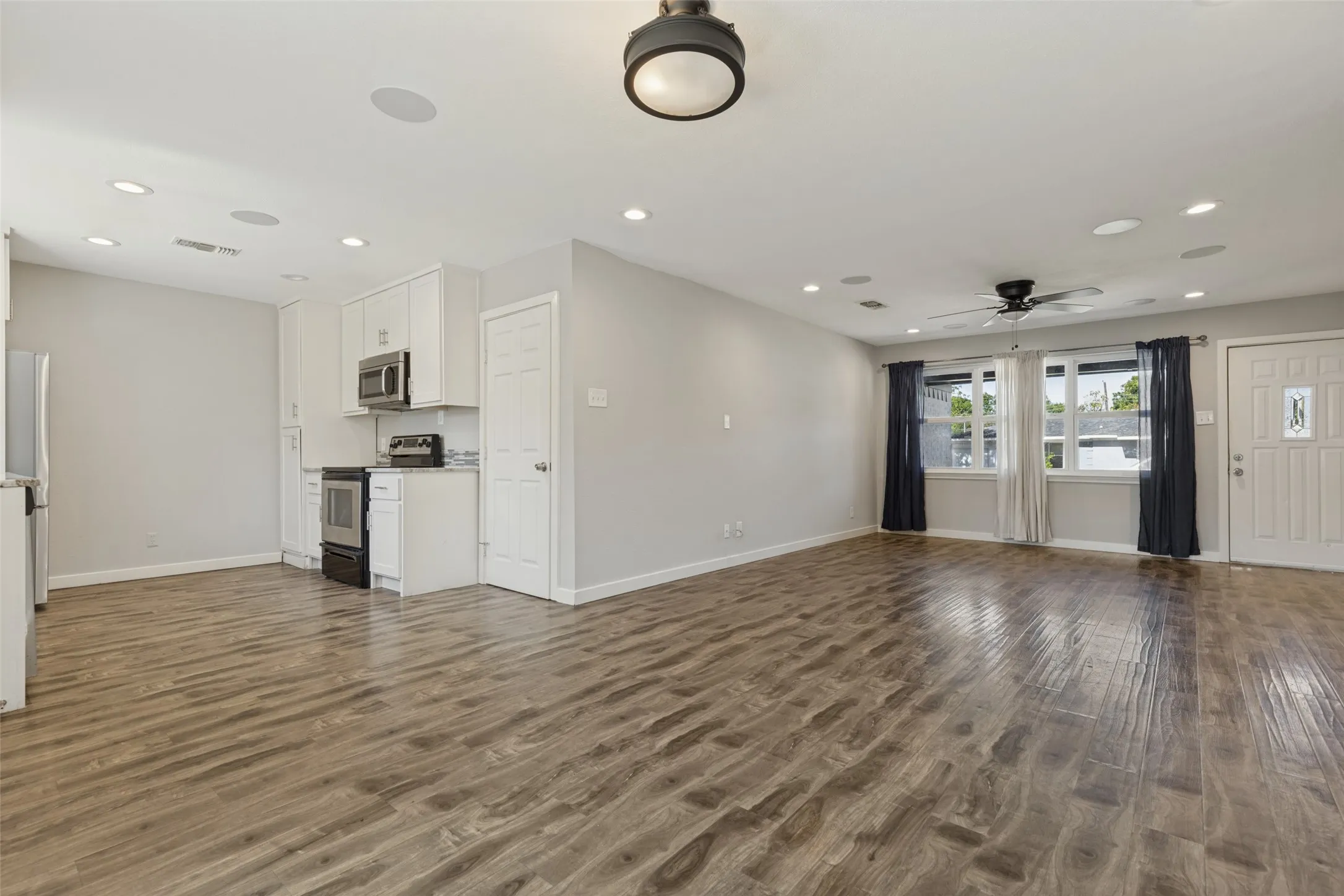Single Family Residence For Sale in Dallas County , 8926 Clearwater Drive, Dallas, Texas 75243, 3 Bedroom, 2 Bathroom, 1 Garage spaces, 1,135 Sqft, built in 1958, mls#21407177, Real Estate Agent in Dallas, Homes For Sale in Dallas county, Homes For Sale in Dallas, Realtor in Dallas Texas, Real Estate Brokerage Independent Realty Texas, Luminita Cordes Realtor