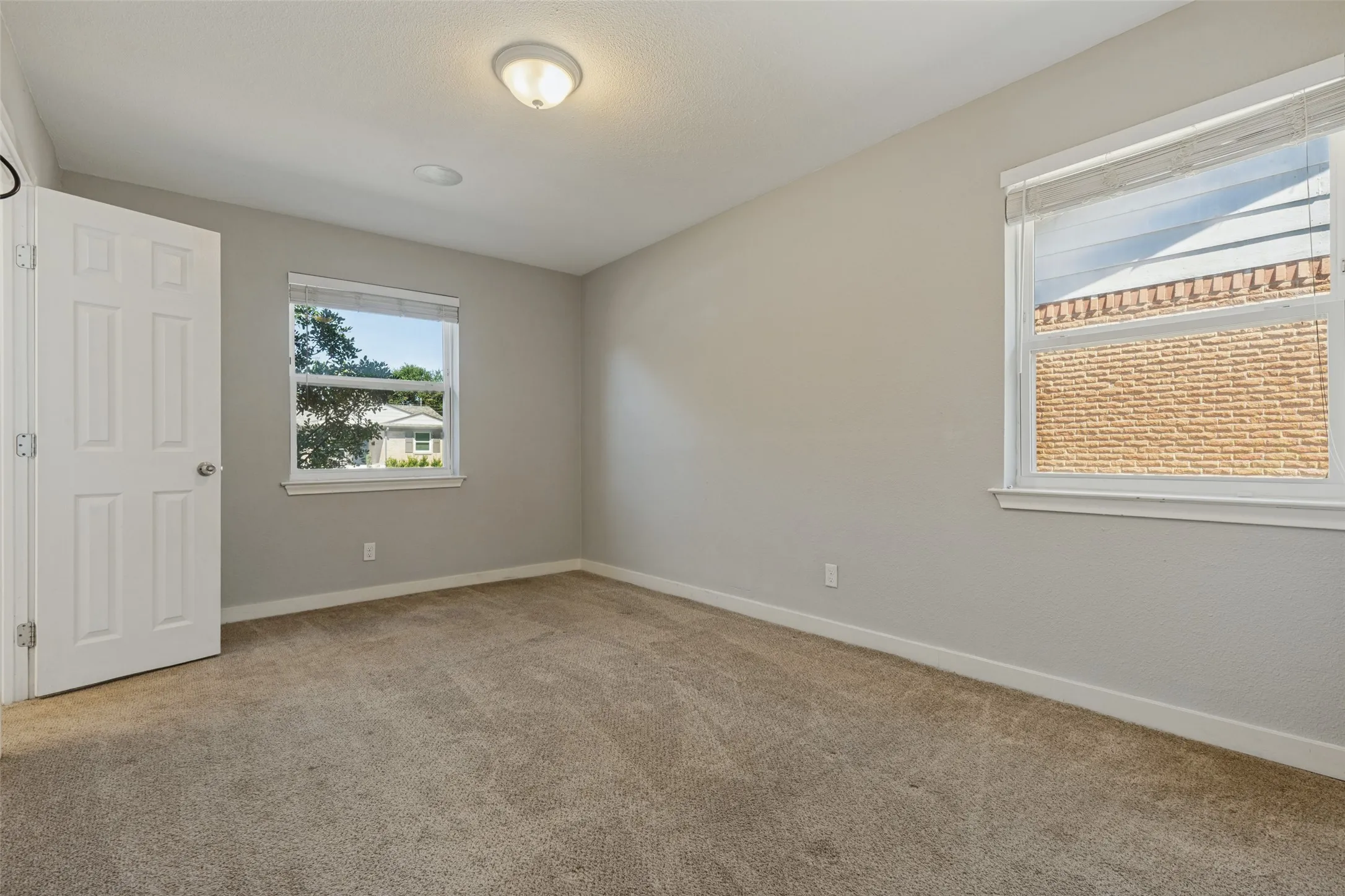 Single Family Residence For Sale in Dallas County , 8926 Clearwater Drive, Dallas, Texas 75243, 3 Bedroom, 2 Bathroom, 1 Garage spaces, 1,135 Sqft, built in 1958, mls#21407177, Real Estate Agent in Dallas, Homes For Sale in Dallas county, Homes For Sale in Dallas, Realtor in Dallas Texas, Real Estate Brokerage Independent Realty Texas, Luminita Cordes Realtor