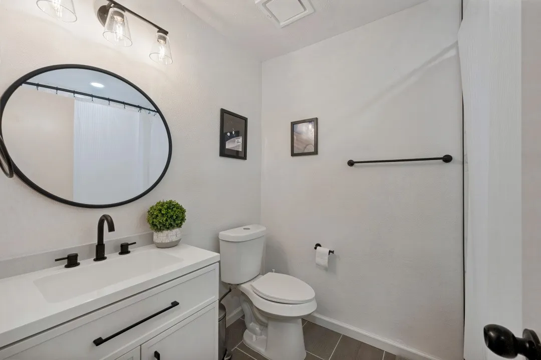 Single Family Residence For Sale in Dallas County , 2620 Avenida Loop, Irving, Texas 75062, 3 Bedroom, 2 Bathroom, 2 Garage spaces, 1,836 Sqft, built in 1967, mls#21405000, Real Estate Agent in Irving, Homes For Sale in Dallas county, Homes For Sale in Irving, Realtor in Irving Texas, Real Estate Brokerage Independent Realty Texas, Luminita Cordes Realtor