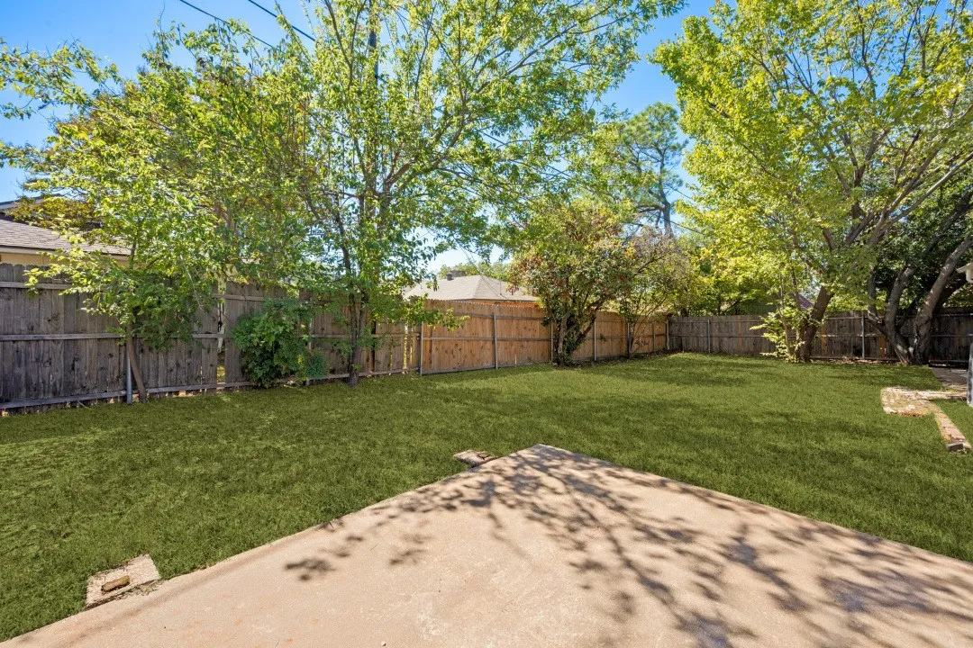 Single Family Residence For Sale in Dallas County , 2620 Avenida Loop, Irving, Texas 75062, 3 Bedroom, 2 Bathroom, 2 Garage spaces, 1,836 Sqft, built in 1967, mls#21405000, Real Estate Agent in Irving, Homes For Sale in Dallas county, Homes For Sale in Irving, Realtor in Irving Texas, Real Estate Brokerage Independent Realty Texas, Luminita Cordes Realtor