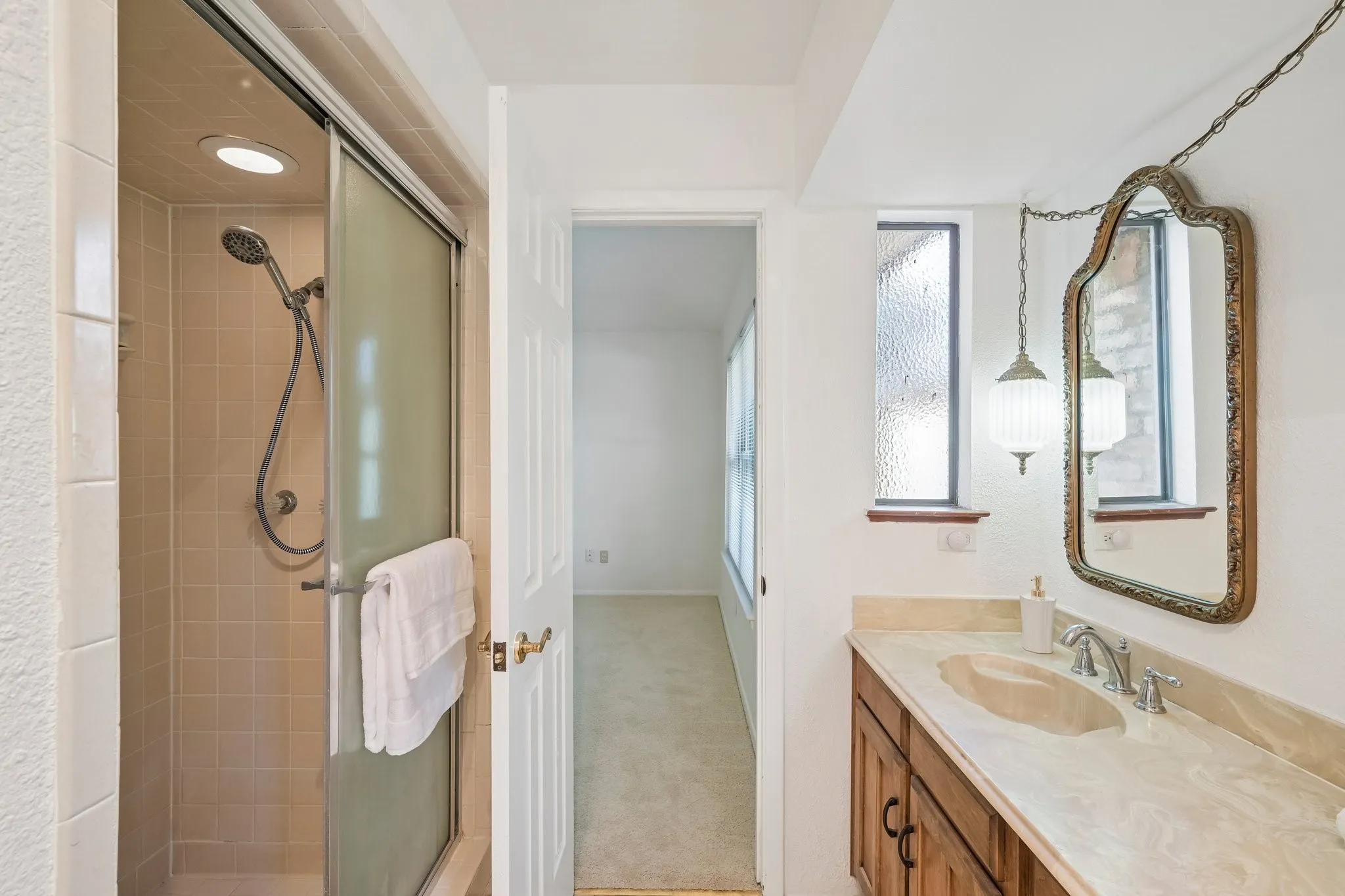 Single Family Residence For Sale in Tarrant County , 4609 Lester Drive, Arlington, Texas 76016, 3 Bedroom, 2 Bathroom, 2 Garage spaces, 1,615 Sqft, built in 1979, mls#21404895, Real Estate Agent in Arlington, Homes For Sale in Tarrant county, Homes For Sale in Arlington, Realtor in Arlington Texas, Real Estate Brokerage Independent Realty Texas, Luminita Cordes Realtor