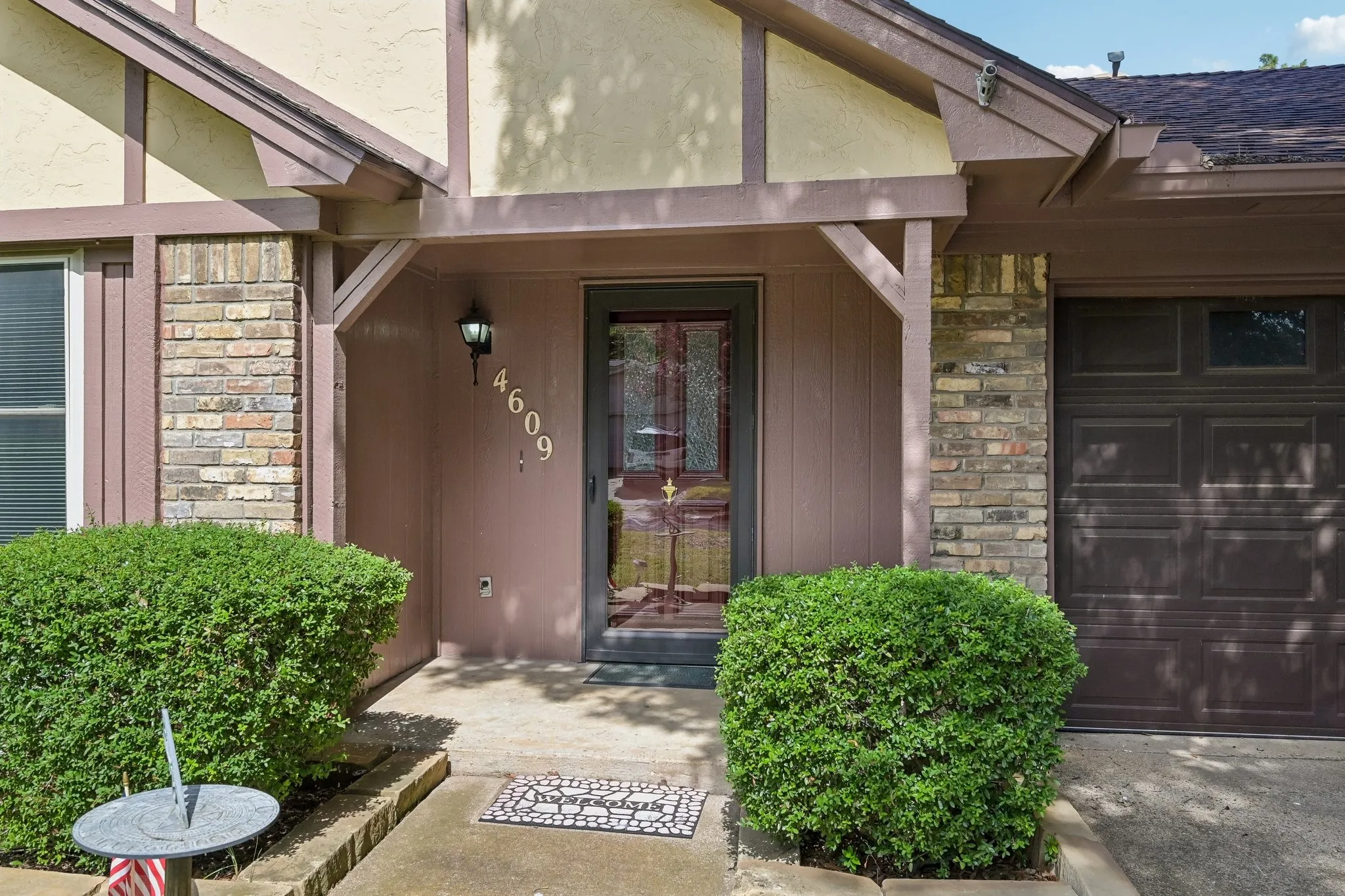 Single Family Residence For Sale in Tarrant County , 4609 Lester Drive, Arlington, Texas 76016, 3 Bedroom, 2 Bathroom, 2 Garage spaces, 1,615 Sqft, built in 1979, mls#21404895, Real Estate Agent in Arlington, Homes For Sale in Tarrant county, Homes For Sale in Arlington, Realtor in Arlington Texas, Real Estate Brokerage Independent Realty Texas, Luminita Cordes Realtor